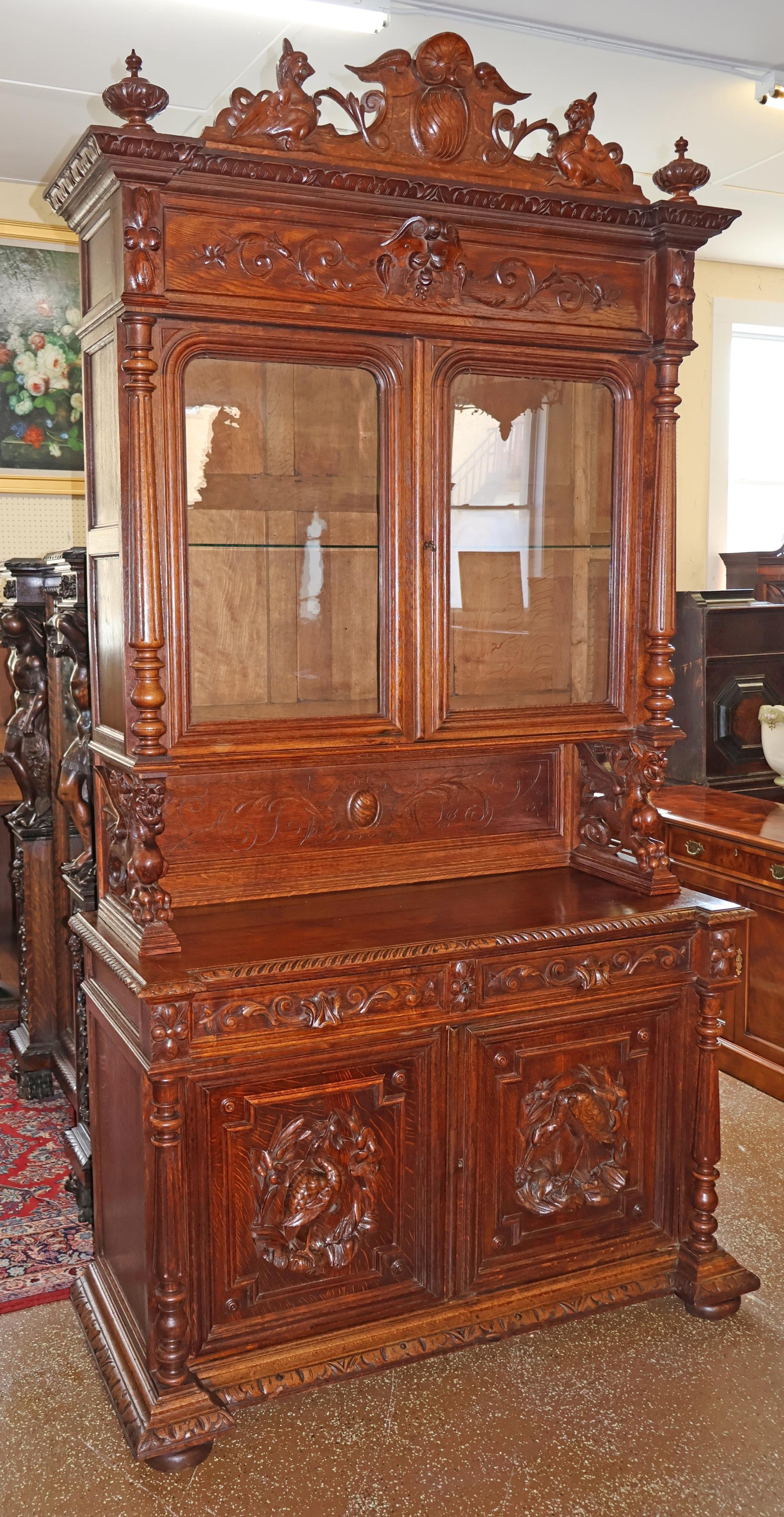 Francese Credenza buffet in rovere francese del XIX secolo in stile rinascimentale Griffin in vendita