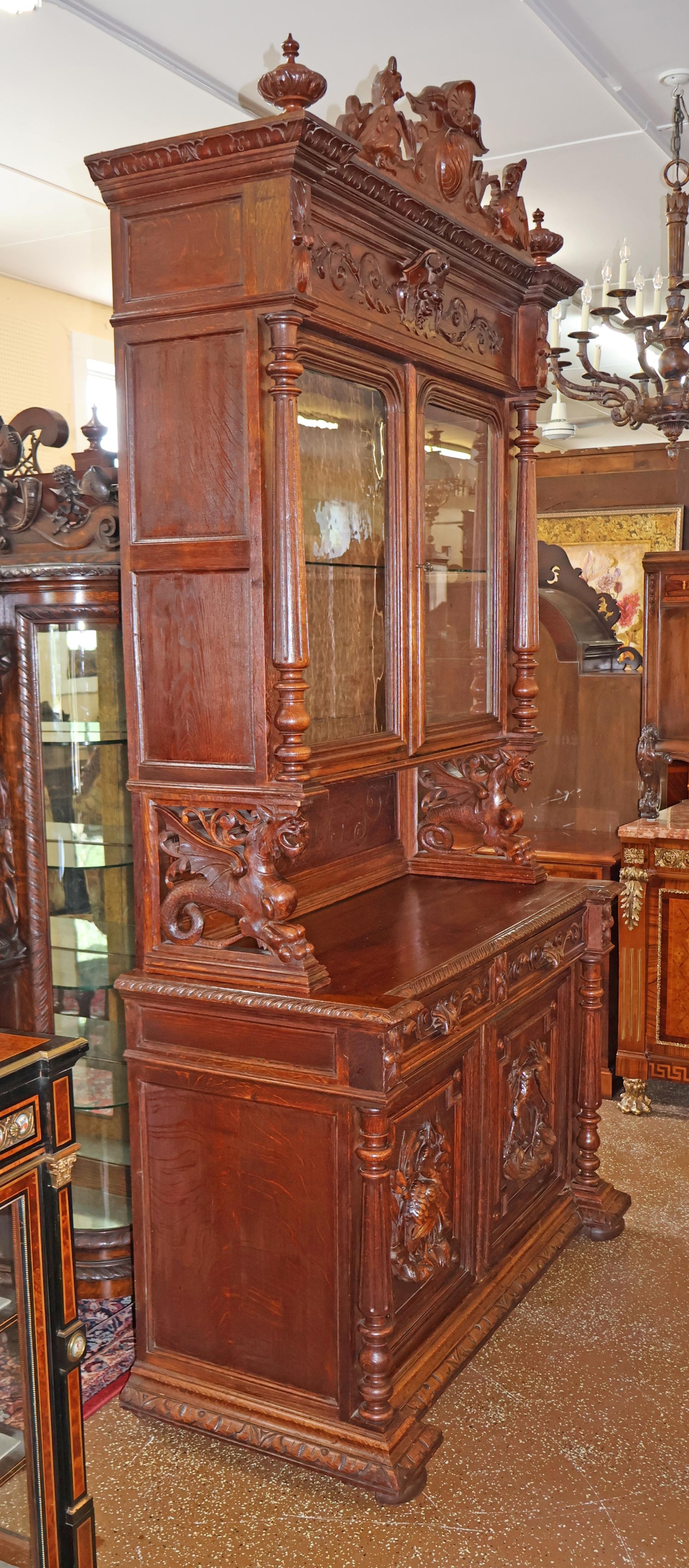 Credenza buffet in rovere francese del XIX secolo in stile rinascimentale Griffin In condizioni buone in vendita a Long Branch, NJ