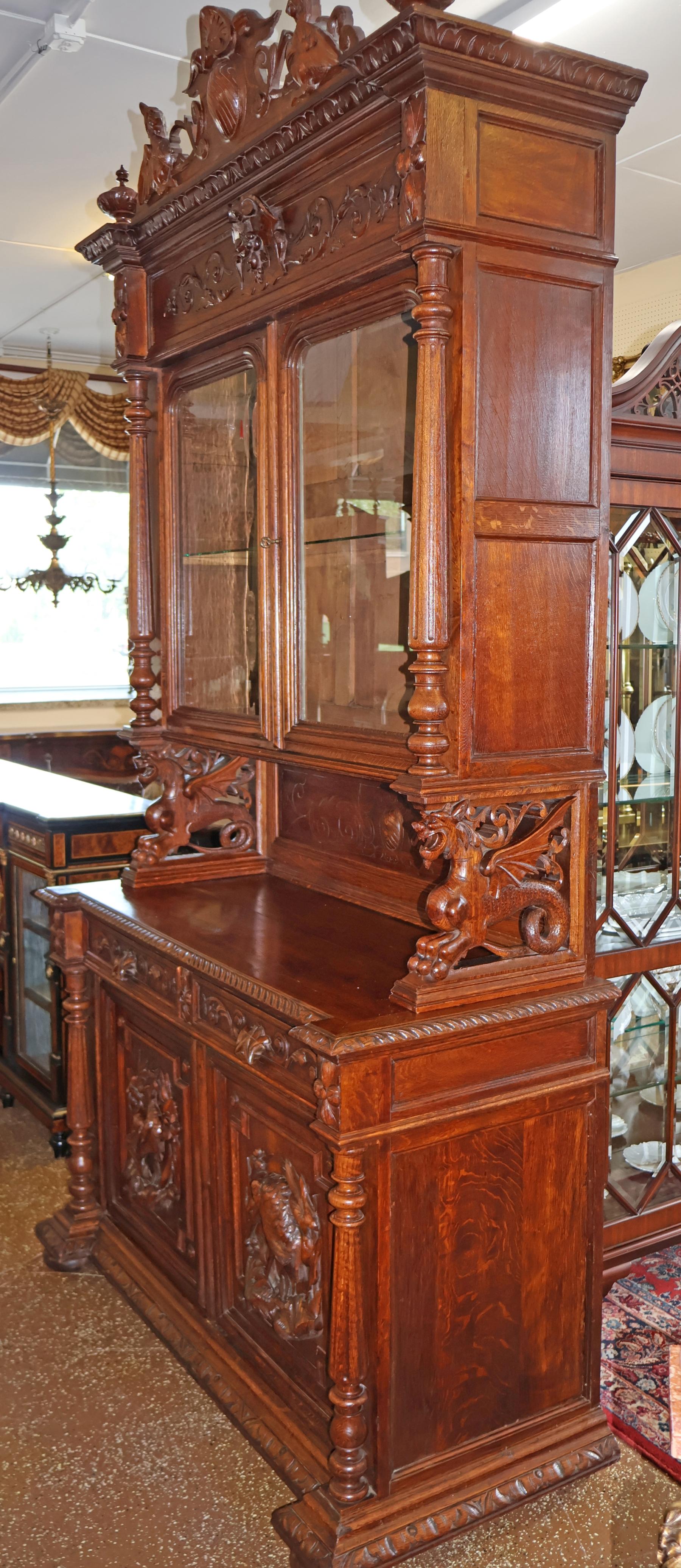 Quercia Credenza buffet in rovere francese del XIX secolo in stile rinascimentale Griffin in vendita