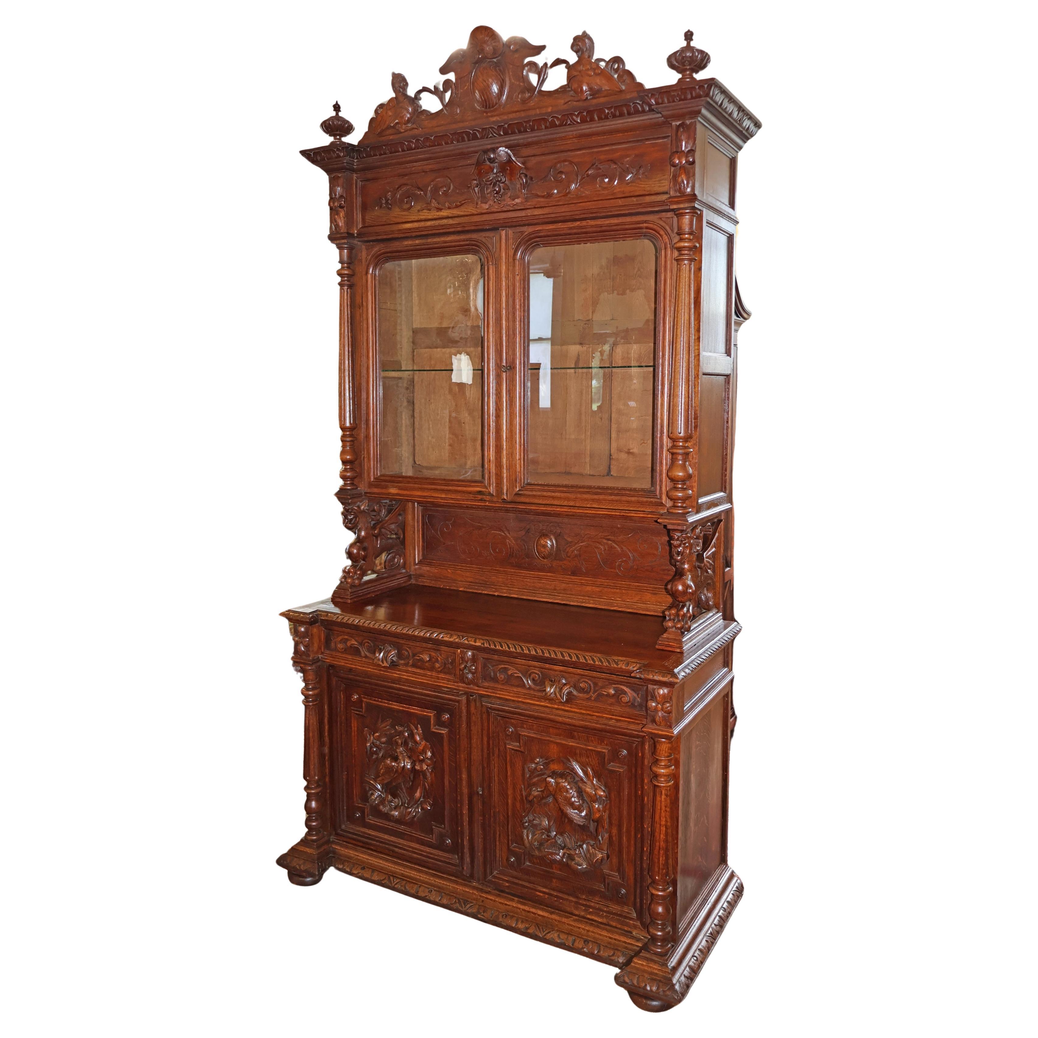 Credenza buffet in rovere francese del XIX secolo in stile rinascimentale Griffin in vendita