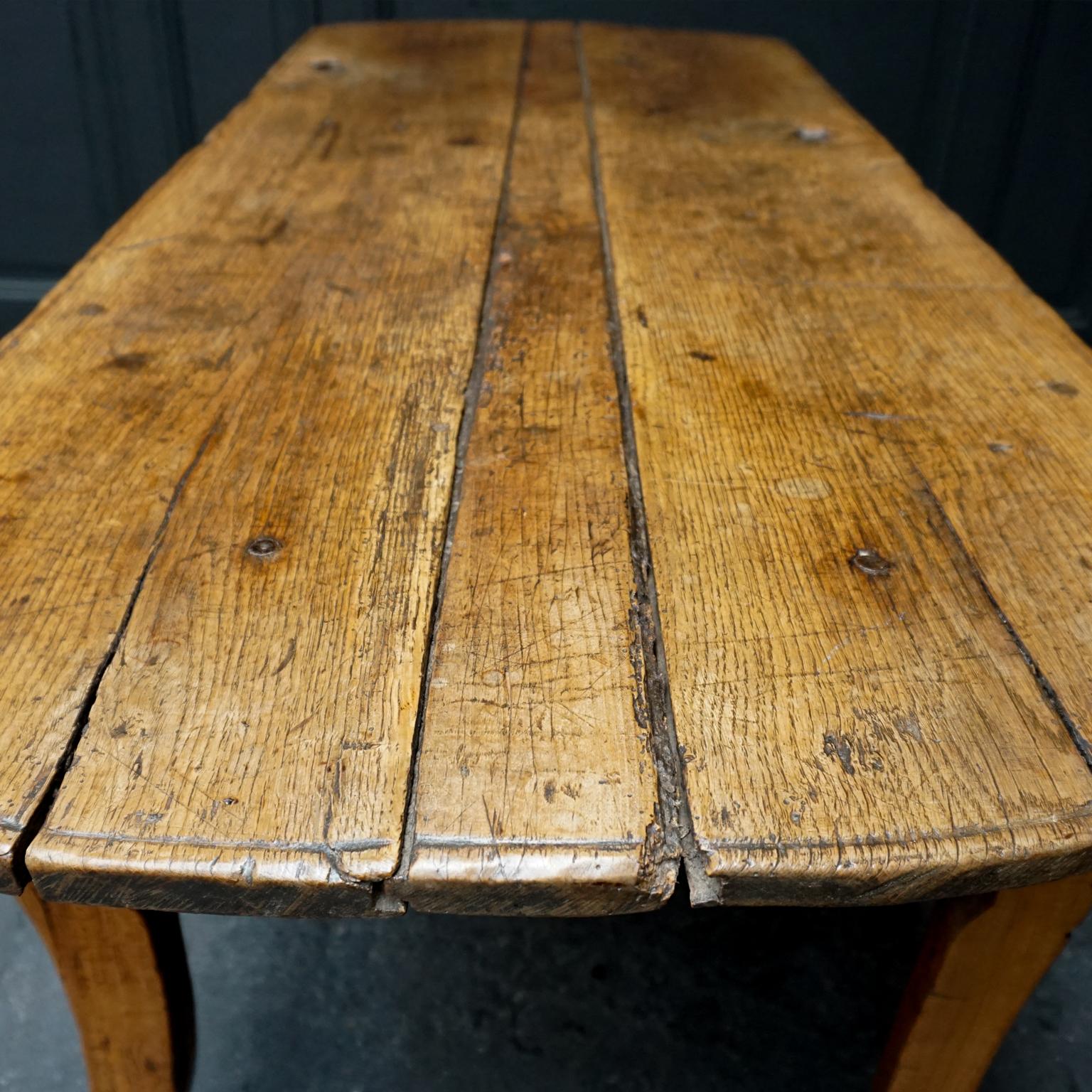 19th Century French Oak Rustic Farm Wooden Kitchen Table on Cabriole Shaped Legs 3