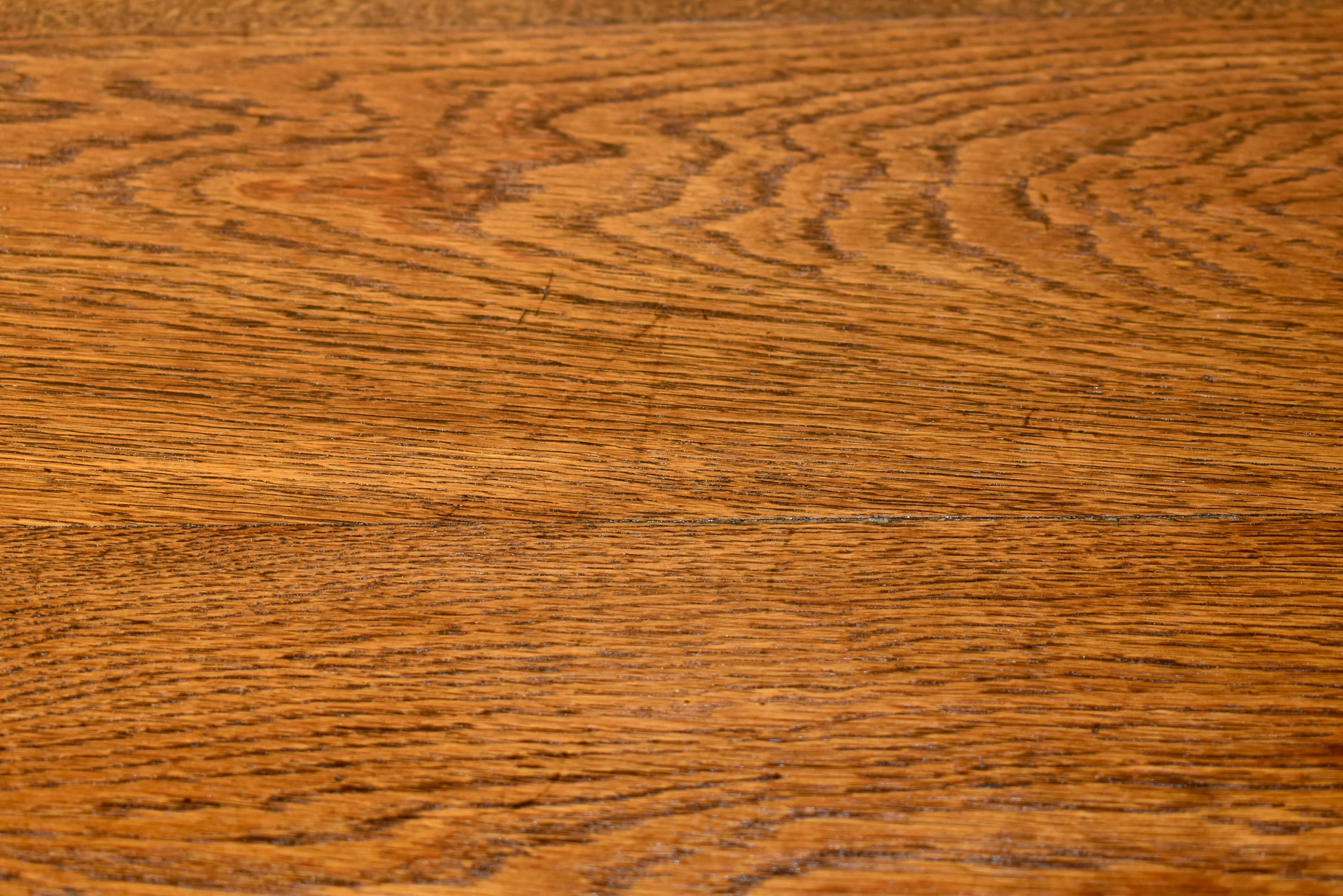 Mesa auxiliar francesa de roble del siglo XIX en venta 7