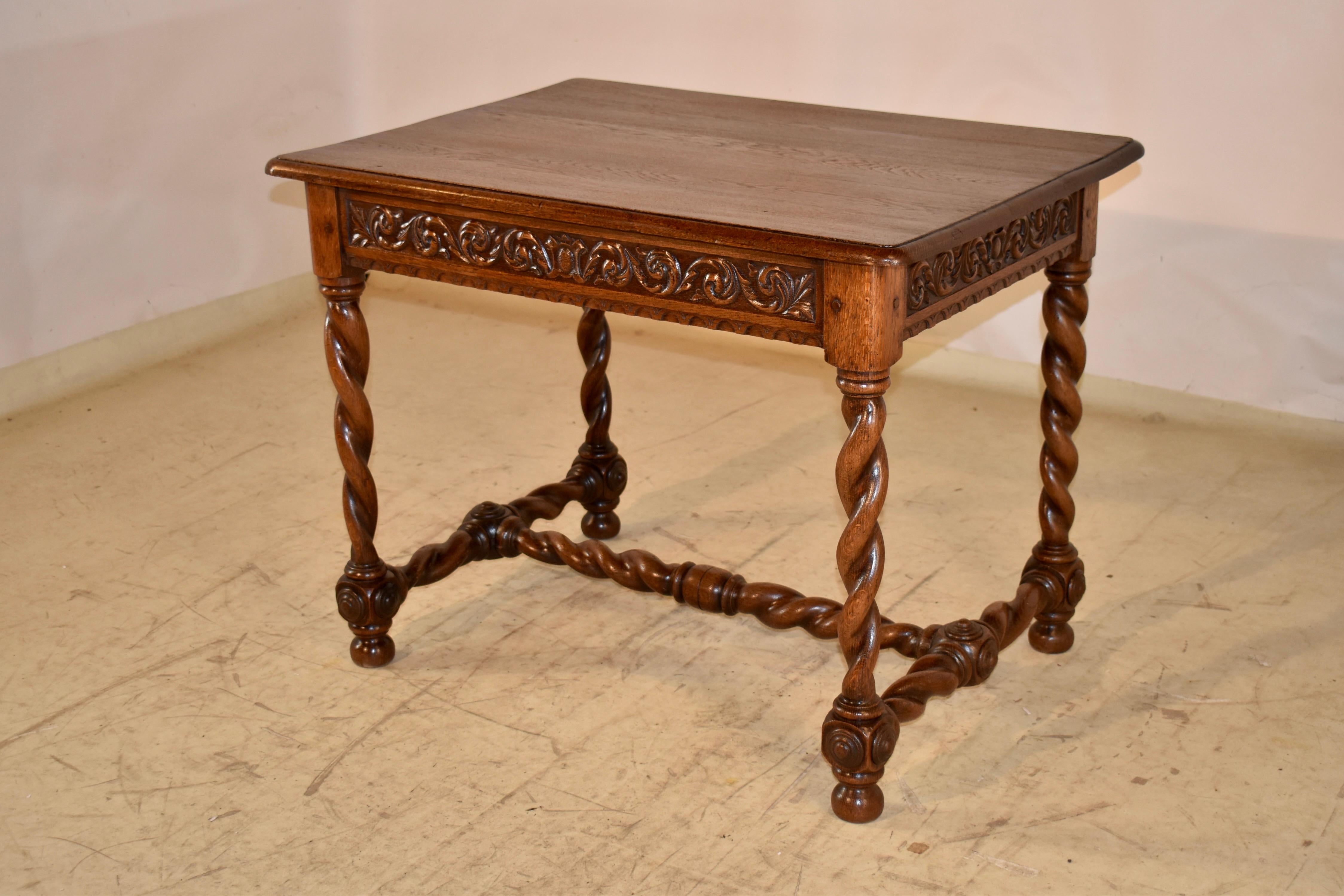 Mesa auxiliar francesa de roble del siglo XIX en Bueno estado para la venta en High Point, NC