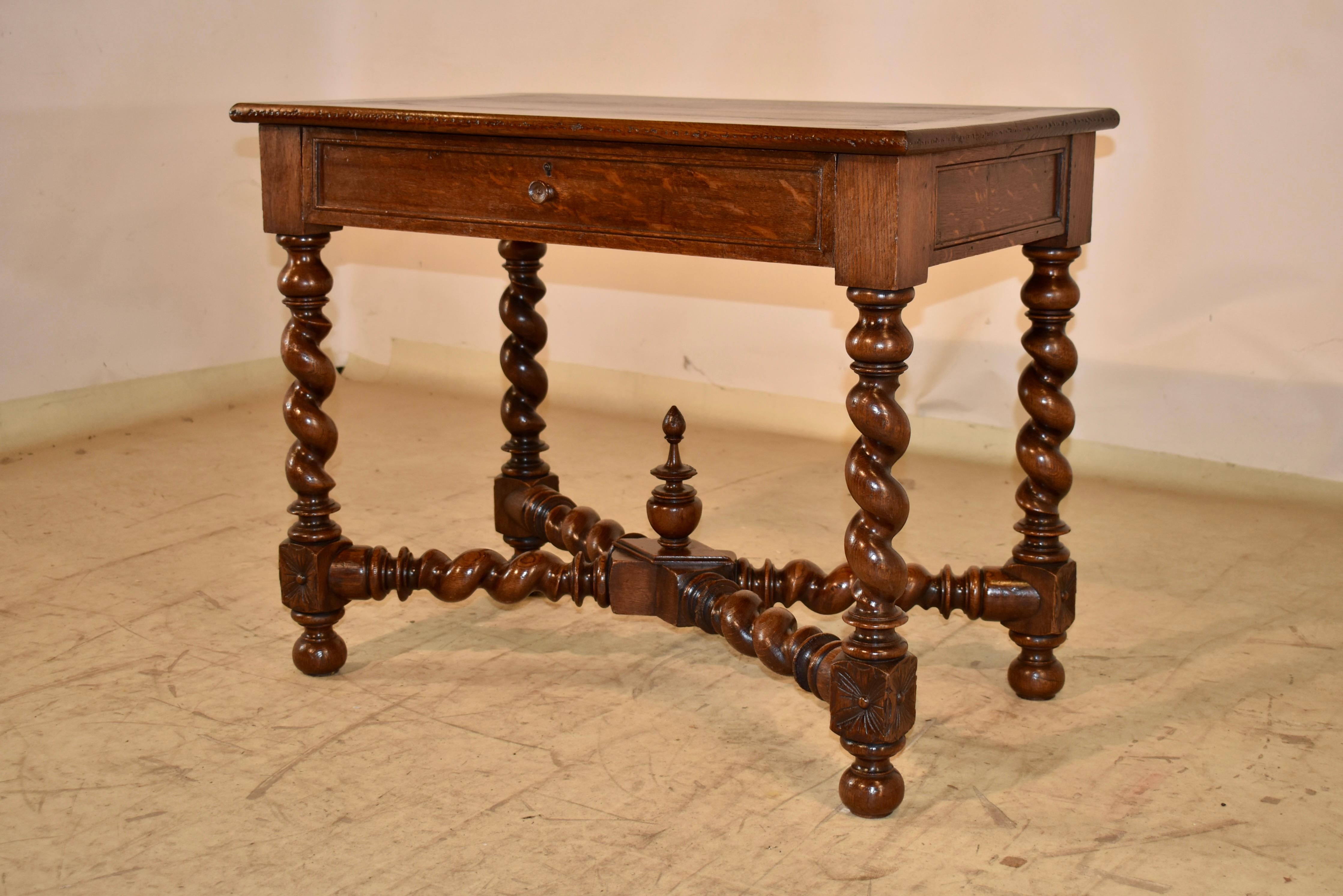 Mesa auxiliar francesa de roble del siglo XIX en Bueno estado para la venta en High Point, NC