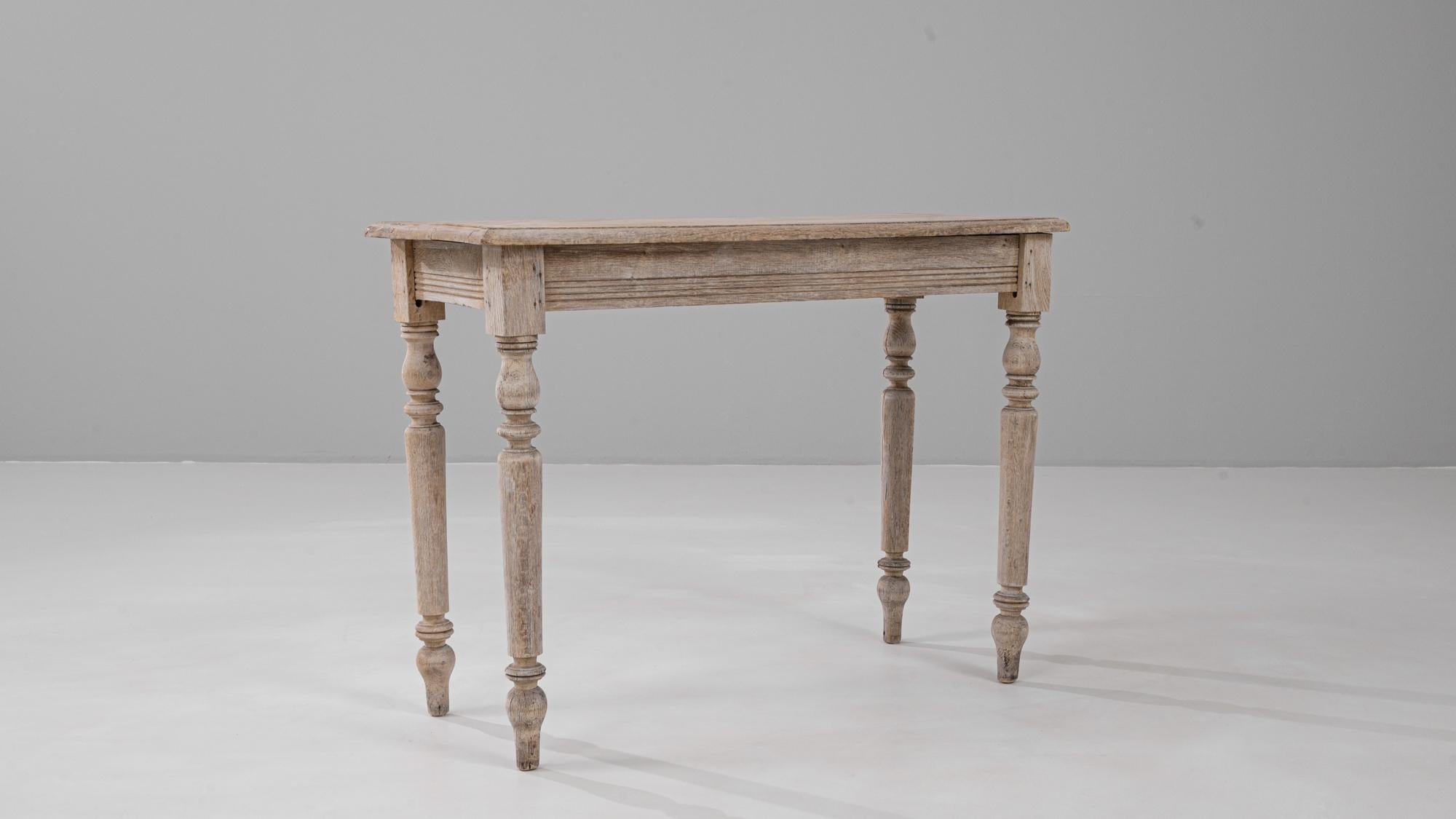 Table d'appoint en chêne français du XIXe siècle en vente 2