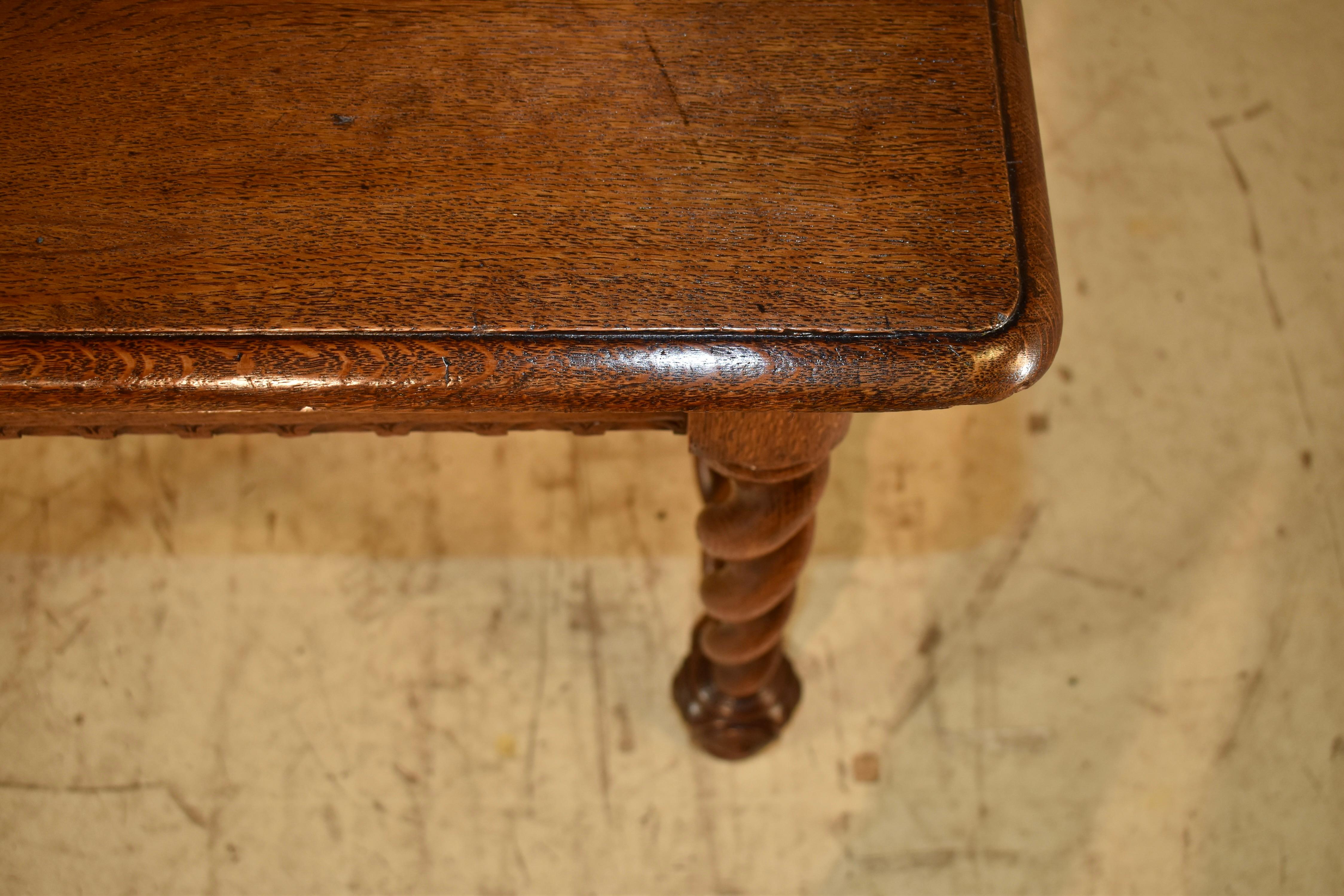 Mesa auxiliar francesa de roble del siglo XIX en venta 2