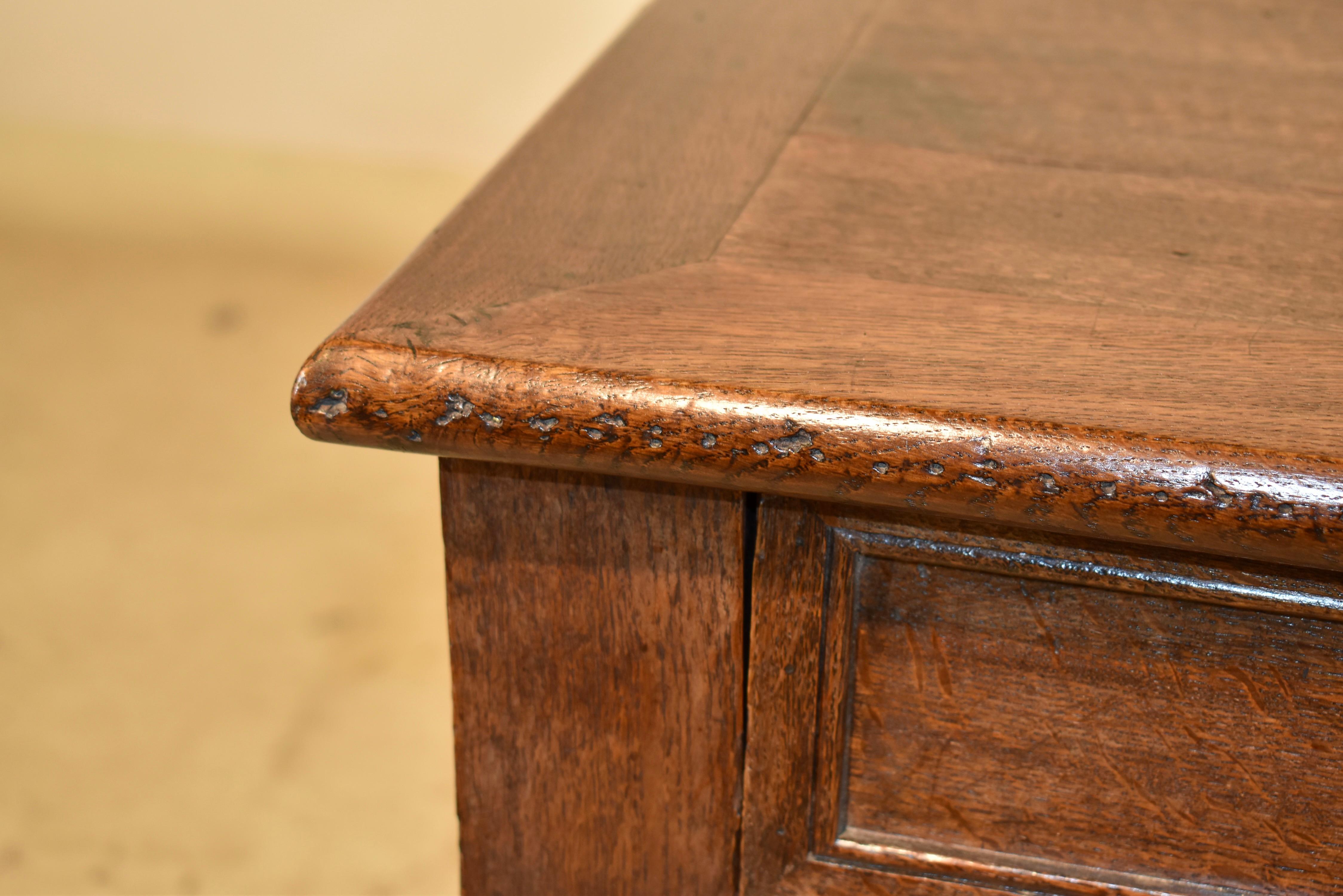 Mesa auxiliar francesa de roble del siglo XIX en venta 1
