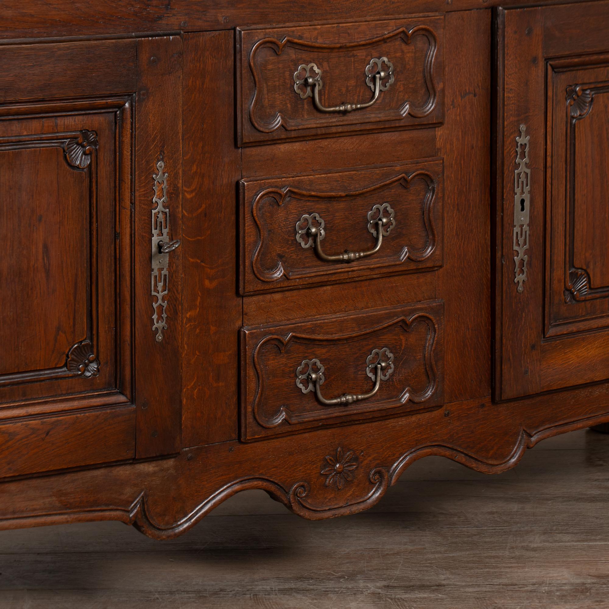 Fatto a mano Credenza francese del XIX secolo in Oak Buffet in vendita