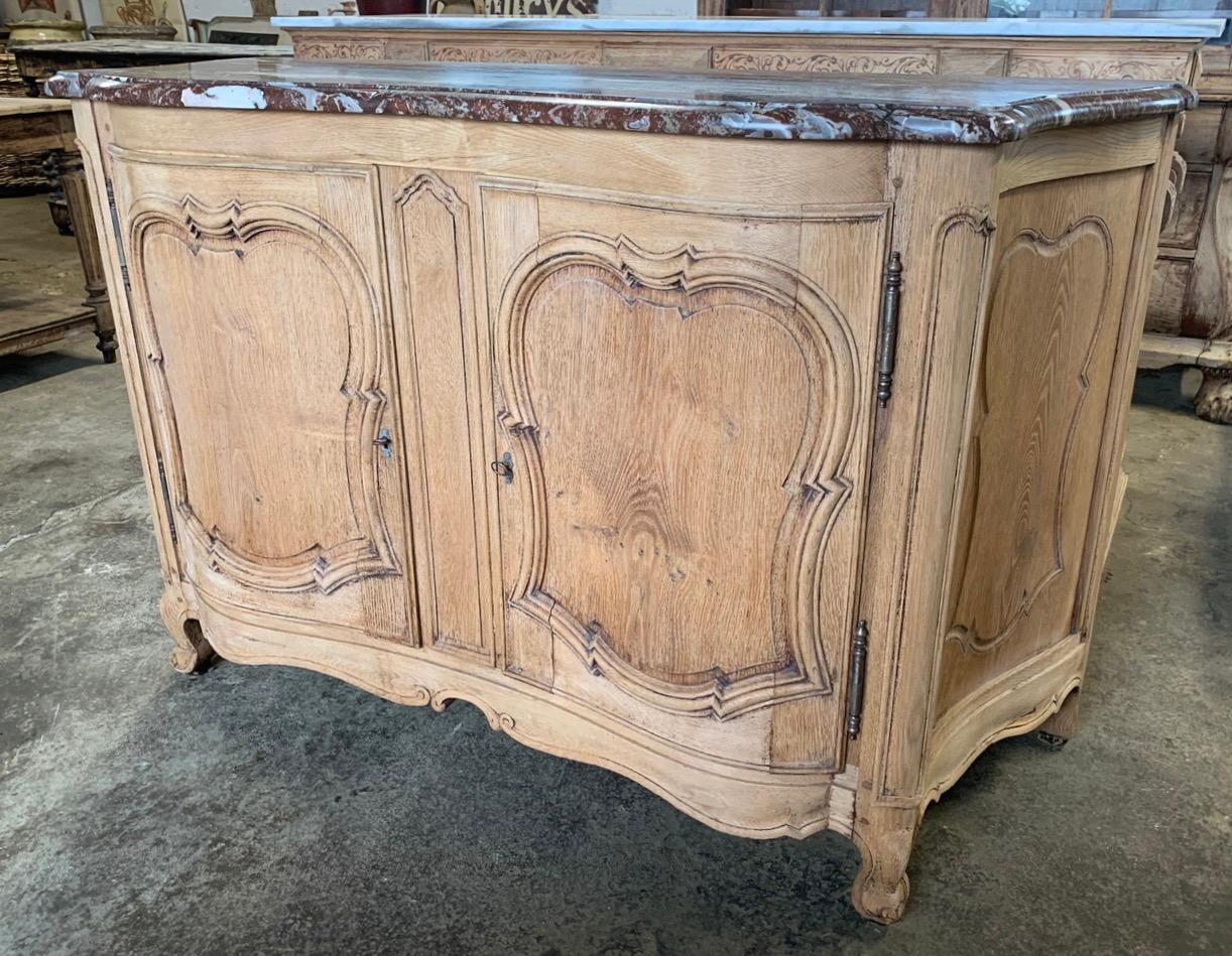 A lovely quality French 19th century sideboard made from bleached oak which has nice curved sides and front. With a lovely quality marble top. Circa 1880.
Please contact us for an accurate shipping quote.