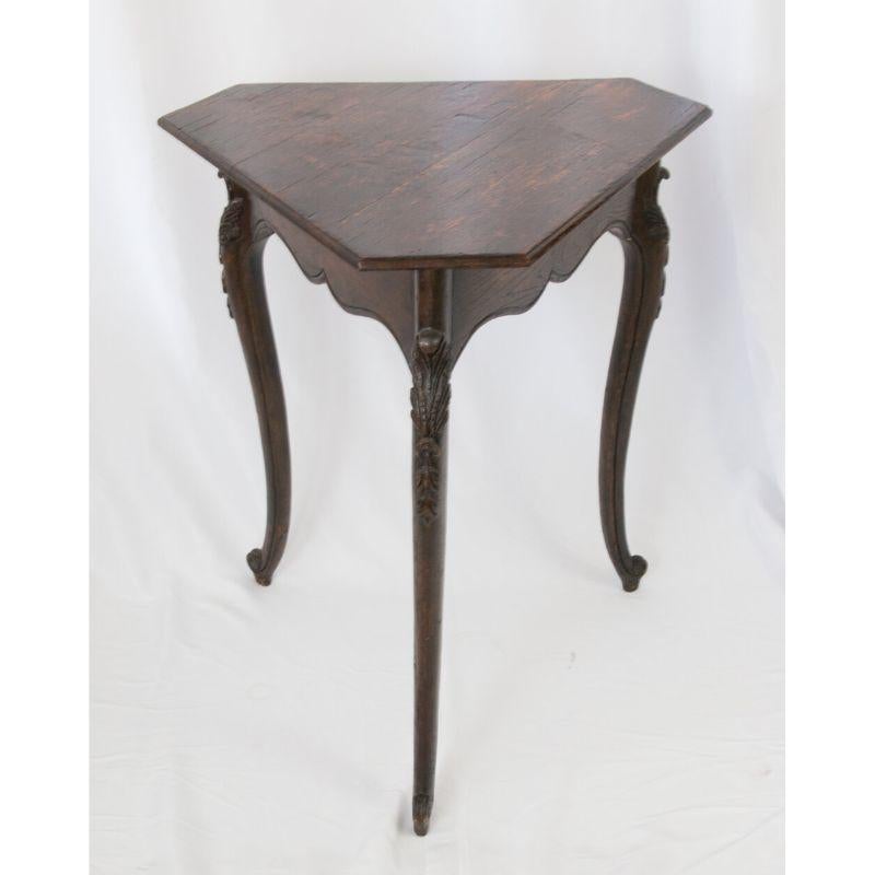19th Century French Oak Tripod Triangular Side Table In Good Condition For Sale In Pearland, TX