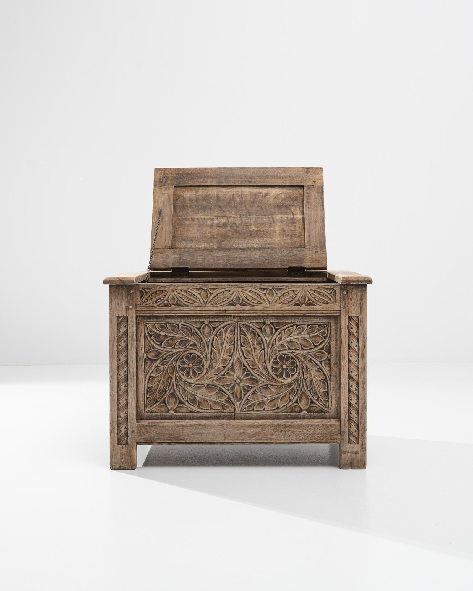 Francese 19th Century French Oak Trunk