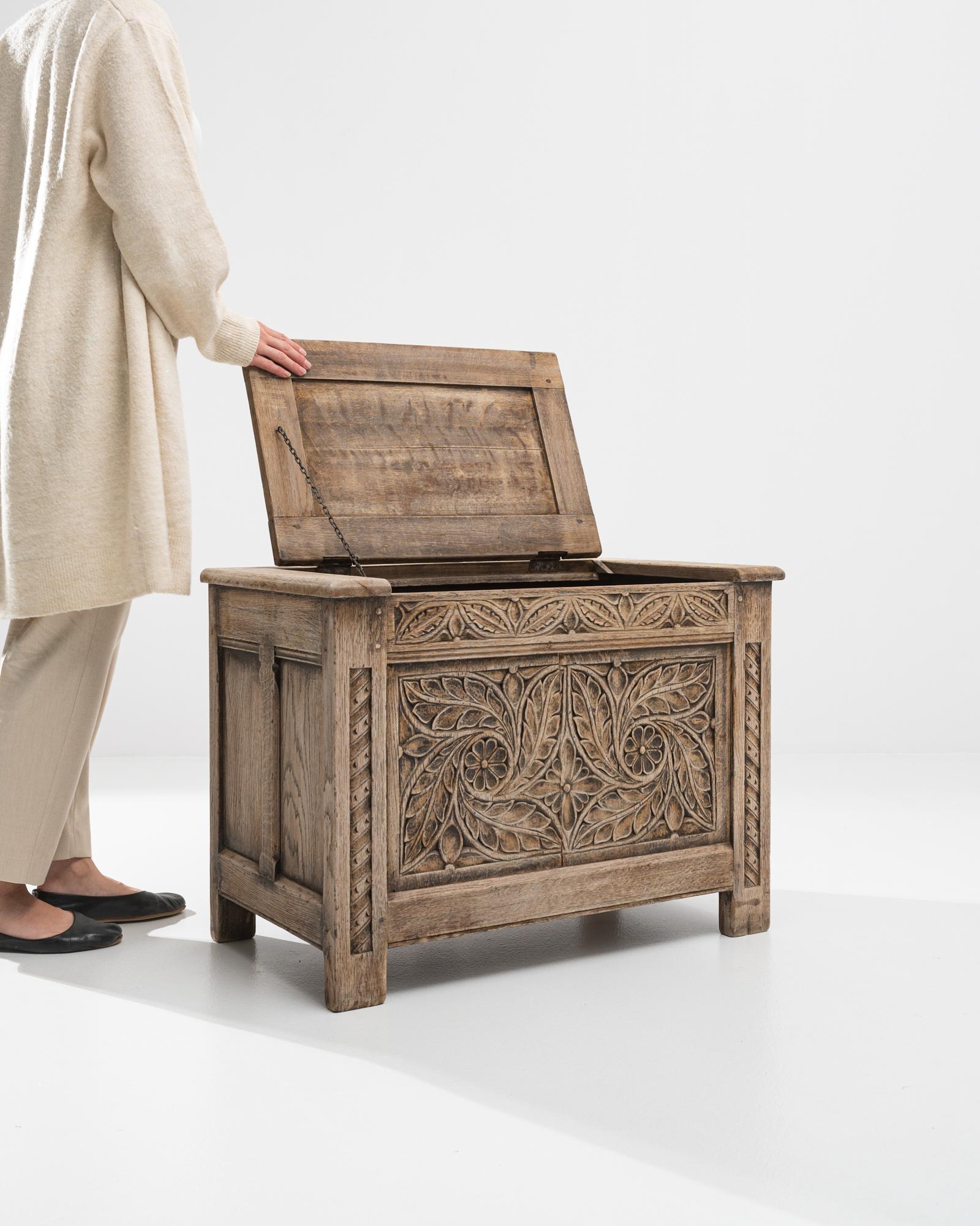 19th Century French Oak Trunk In condizioni buone a High Point, NC
