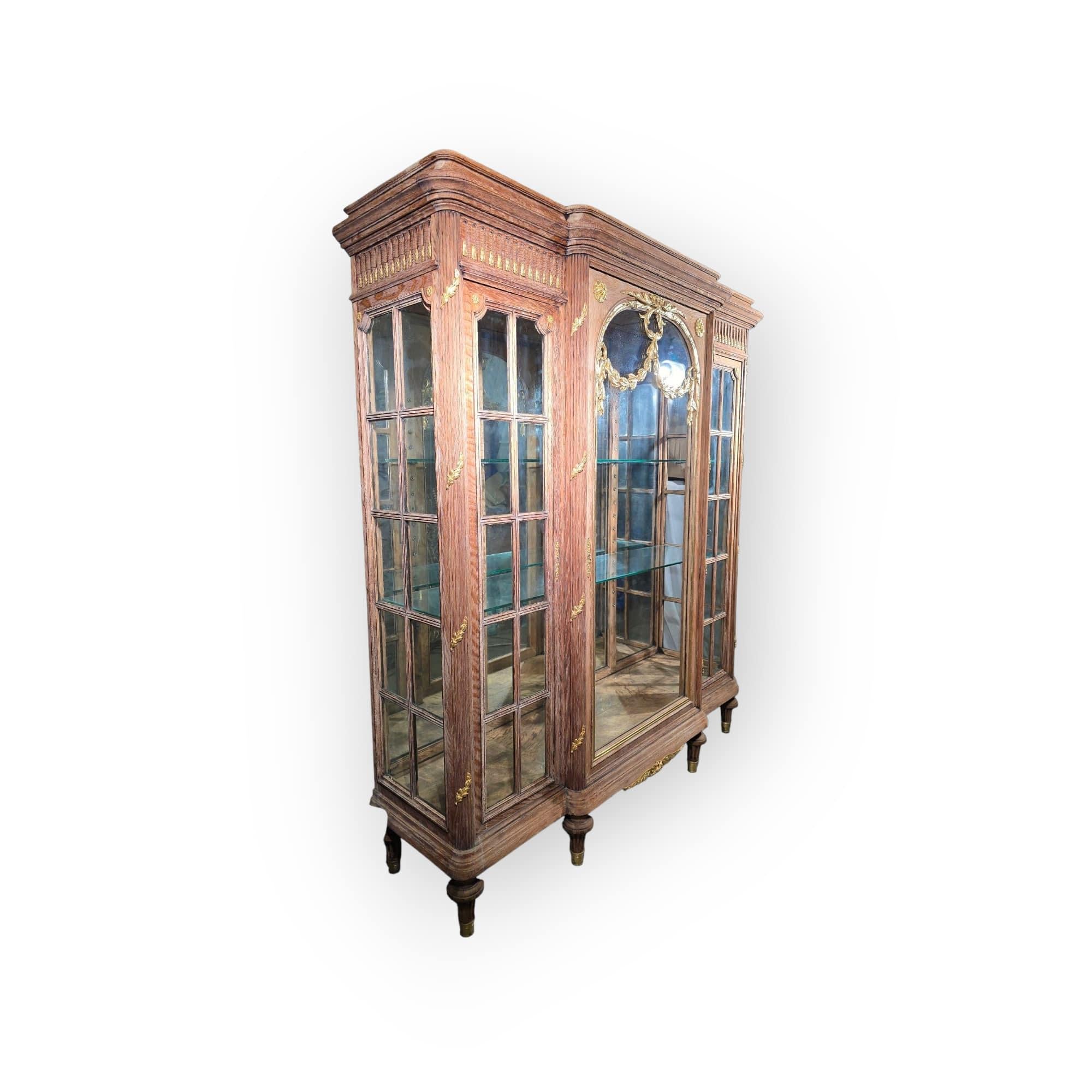 Vitrina francese del XIX secolo in Oak con ornamenti in bronzo dorato in vendita 2