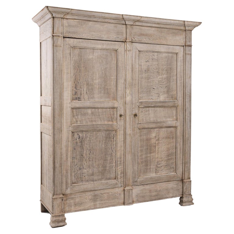 Armoire en chêne français du XIXe siècle En vente sur 1stDibs