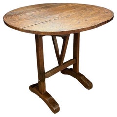 Pequeña mesa de cata de vinos de roble francés del siglo XIX