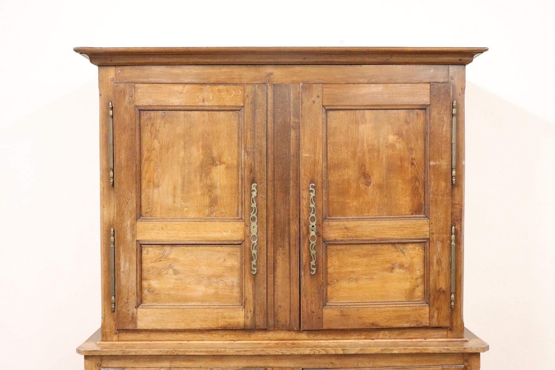 Antique French double body sideboard 1850s in solid oakwood of a beautiful antique patina ! Large internal useful space. Beautiful line move on the bottom and in the feet. Very impressive. It is divided into two parts for a practical transport.