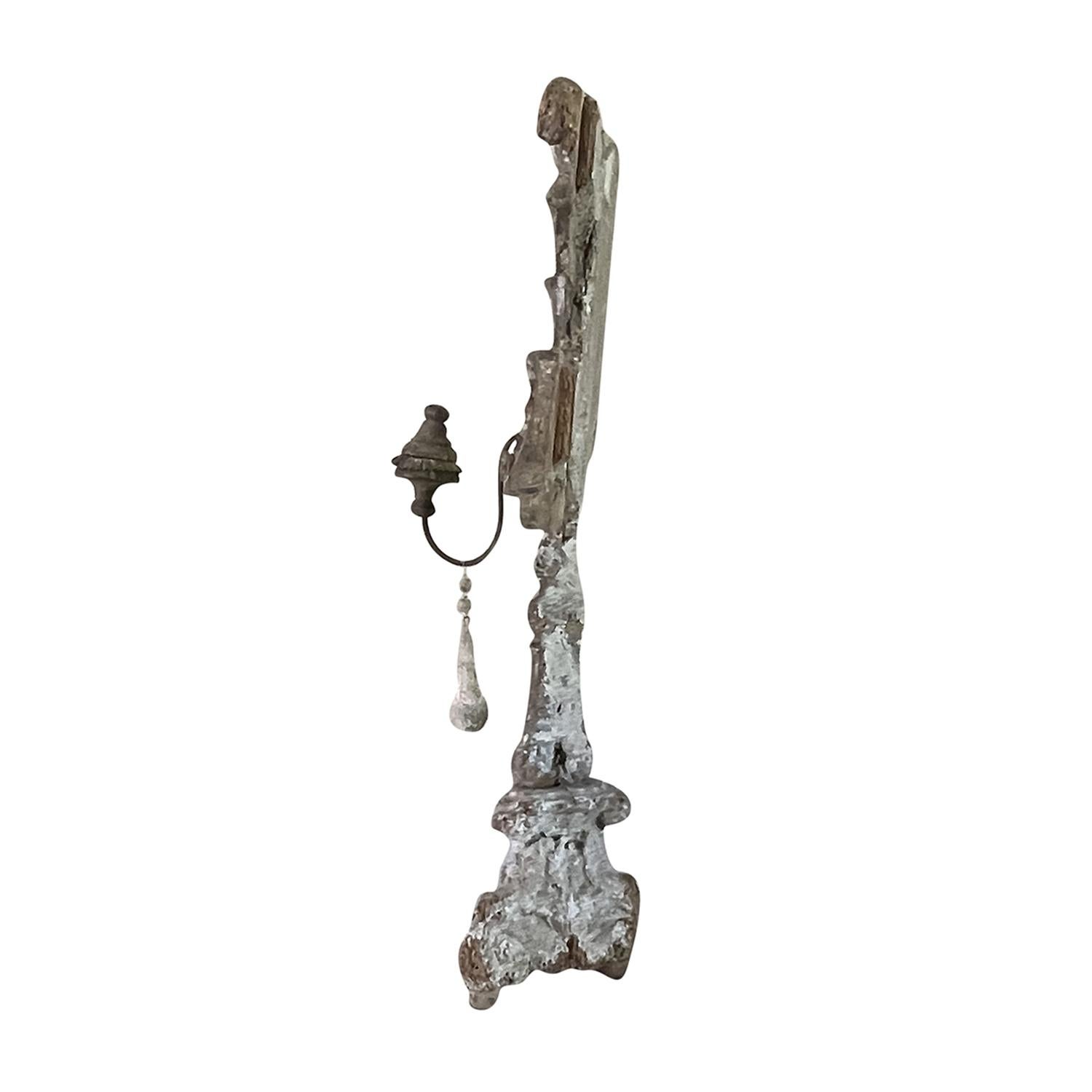 19th Century French Oakwood Candle Holder - Antique Single Candle Stick For Sale 1