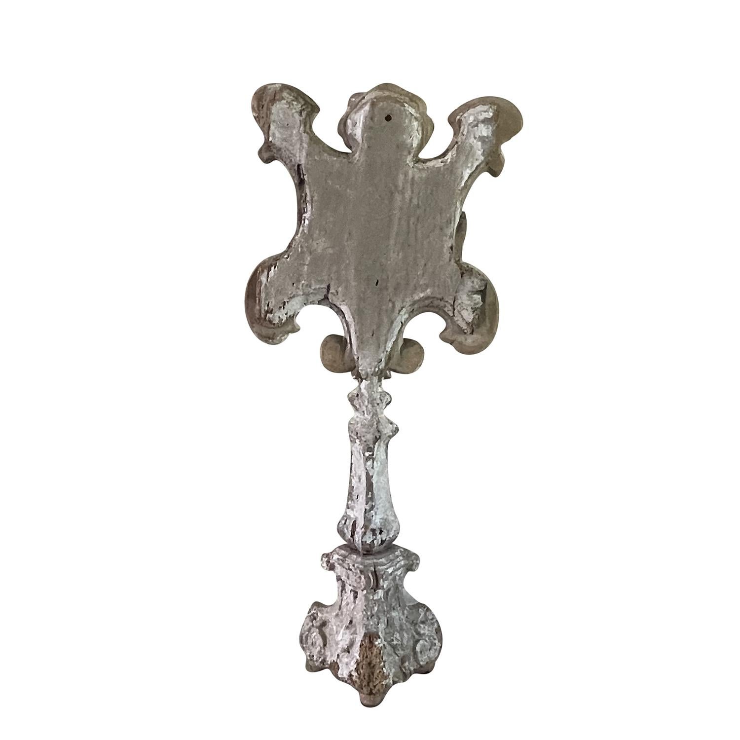 19th Century French Oakwood Candle Holder - Antique Single Candle Stick For Sale 2