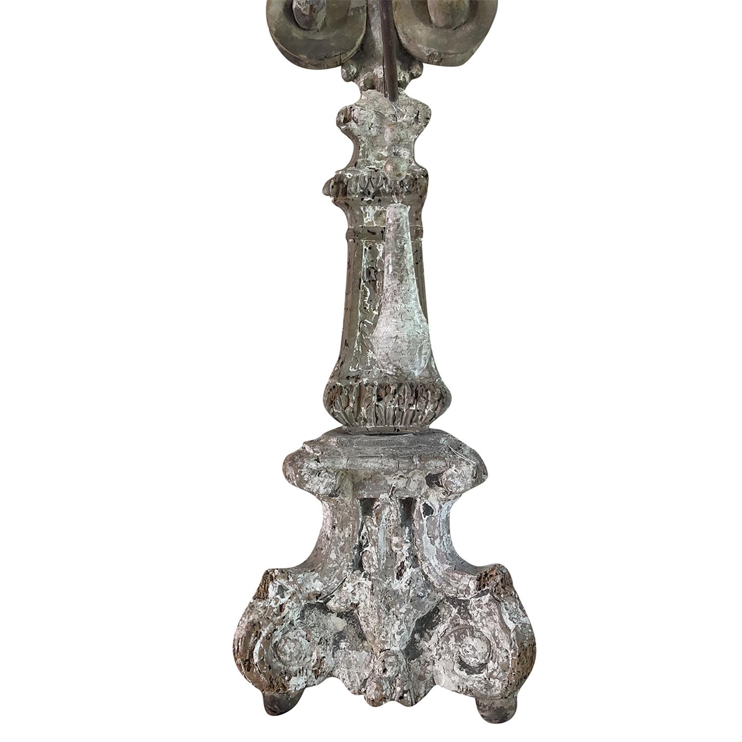 19th Century French Oakwood Candle Holder - Antique Single Candle Stick For Sale 4