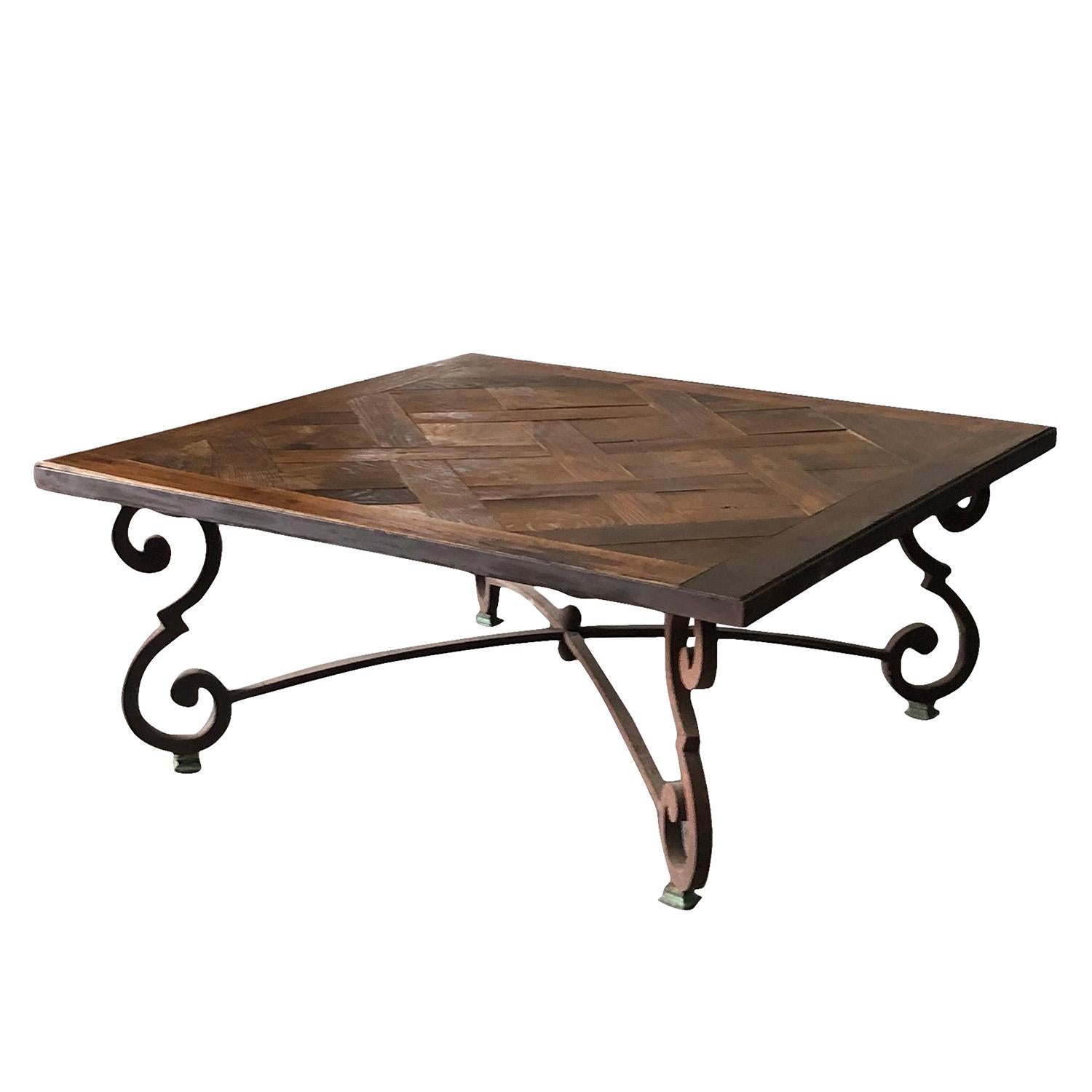 Französischer Versailles-Tisch aus Eichenholz des 19. Jahrhunderts – antiker quadratischer Couchtisch aus Eisen (Handgefertigt) im Angebot