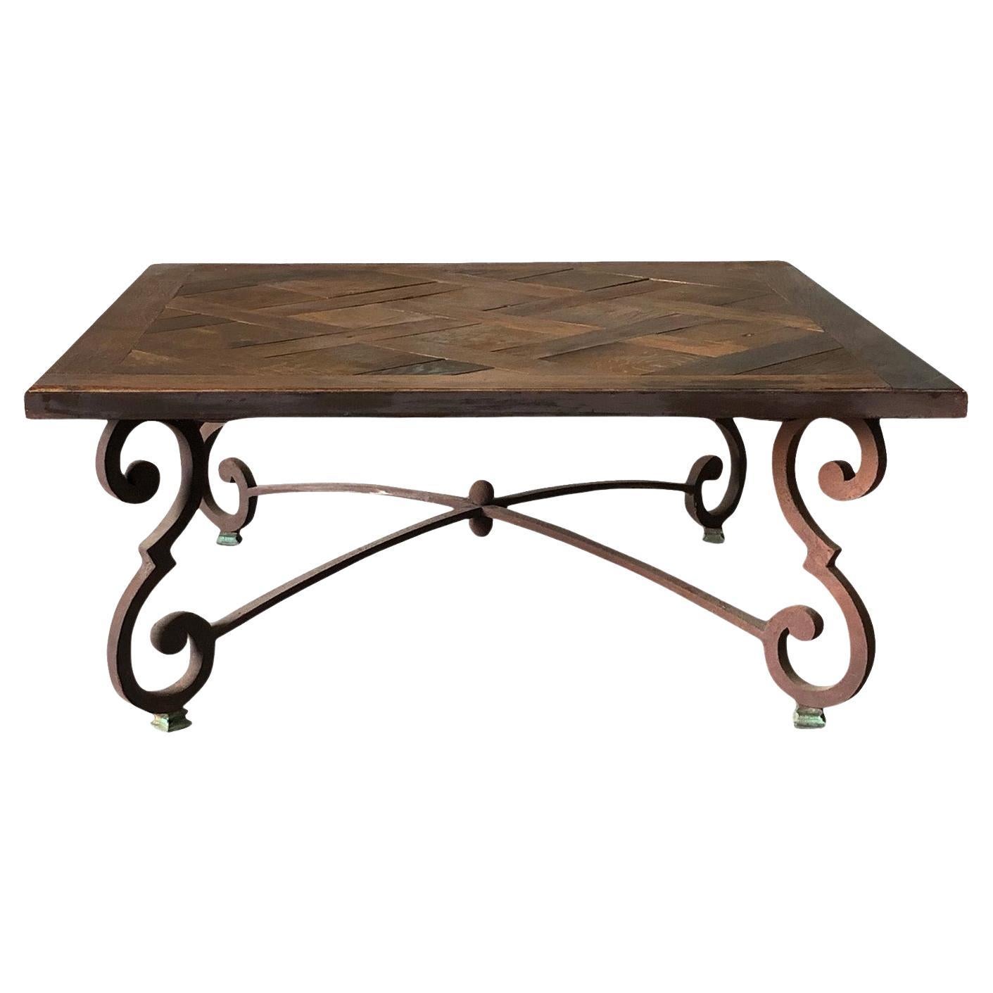 Französischer Versailles-Tisch aus Eichenholz des 19. Jahrhunderts – antiker quadratischer Couchtisch aus Eisen im Angebot