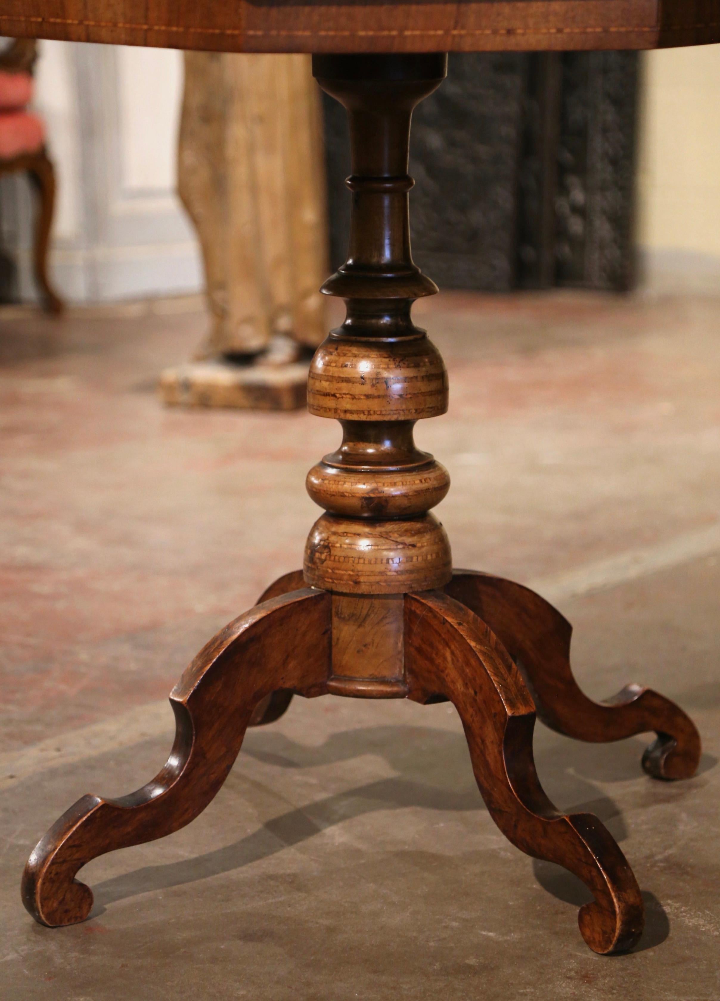 19th Century French Octagonal Carved Walnut Inlaid Pedestal Gueridon Table In Excellent Condition For Sale In Dallas, TX