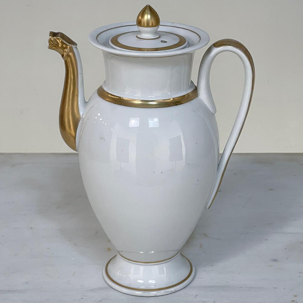 19th Century French Old Paris - Vieux Paris Porcelain Neoclassical Coffee Pot In Good Condition For Sale In Dallas, TX