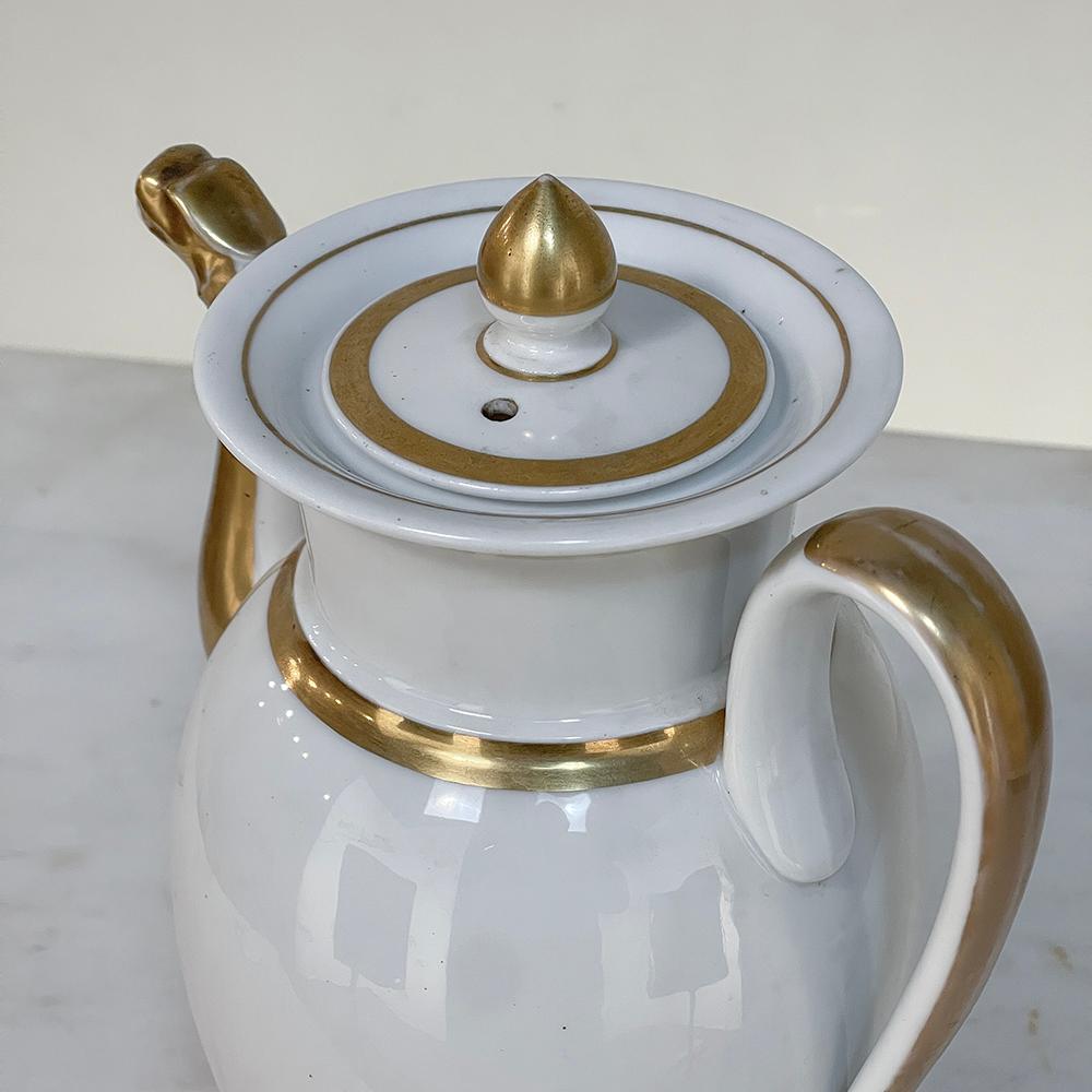19th Century French Old Paris - Vieux Paris Porcelain Neoclassical Coffee Pot For Sale 3