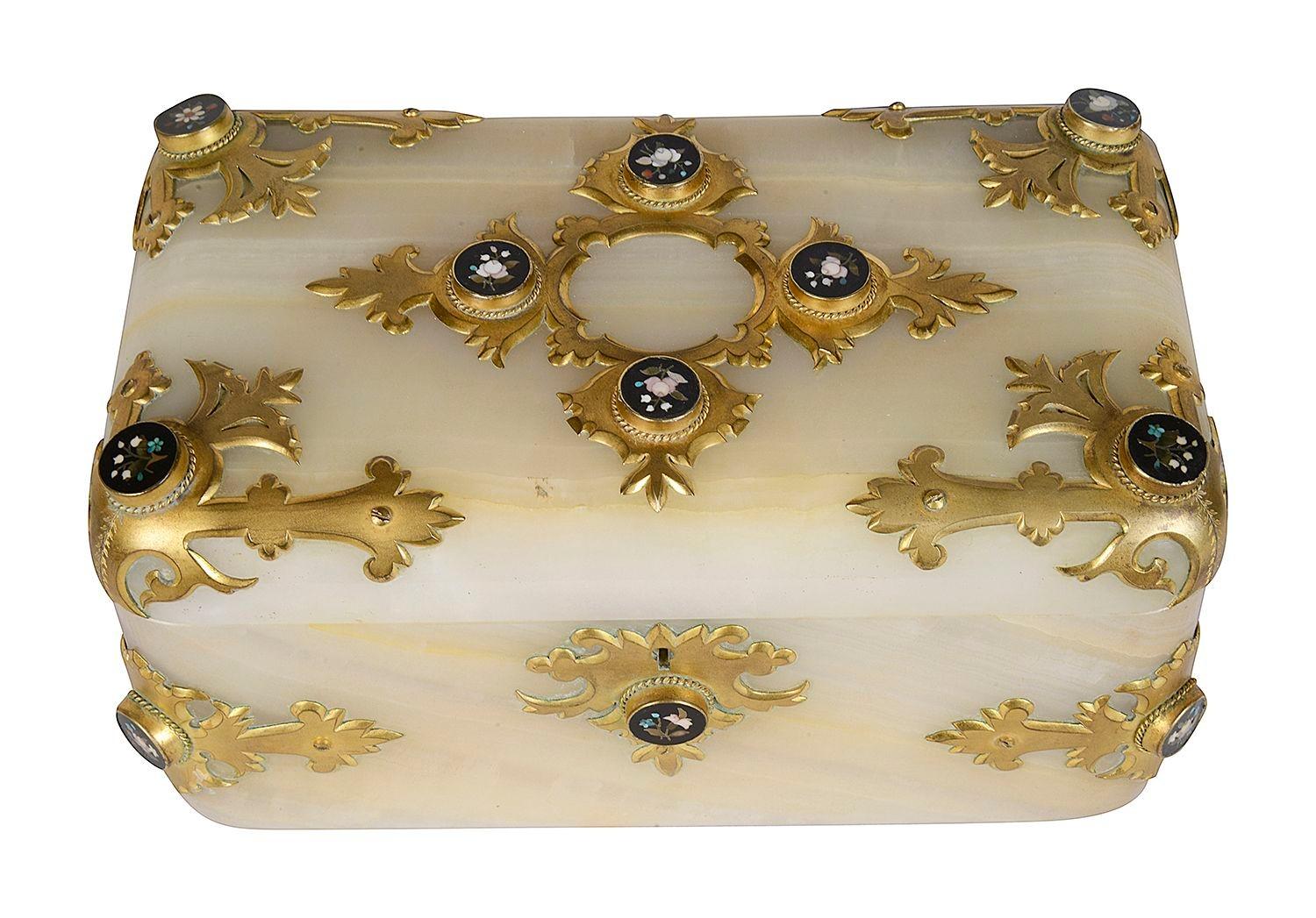 19th Century French onyx + ormolu jewellery casket. In Good Condition For Sale In Brighton, Sussex