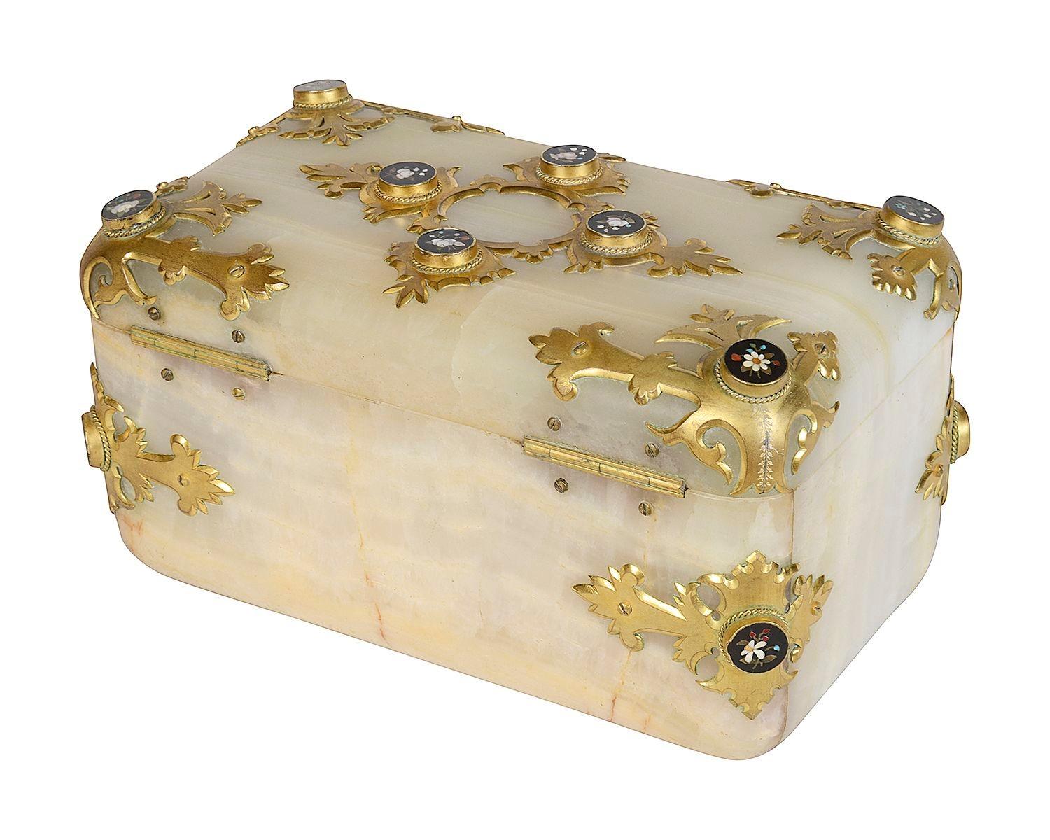 19th Century French onyx + ormolu jewellery casket. For Sale 4
