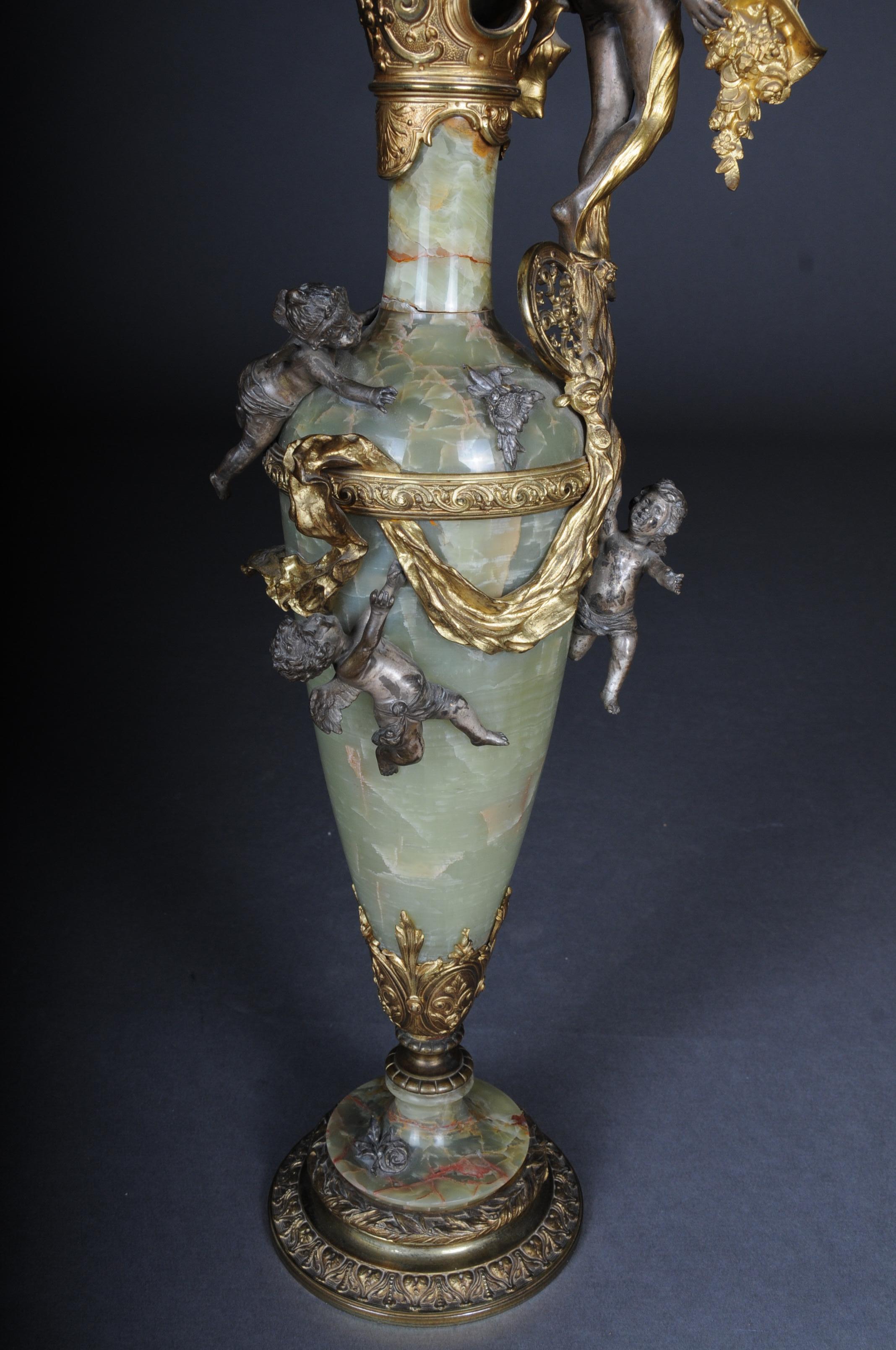 Französischer Onyx-Pomp-Krug/Vase, versilbert Napoleon III., 19. Jahrhundert (Messing) im Angebot