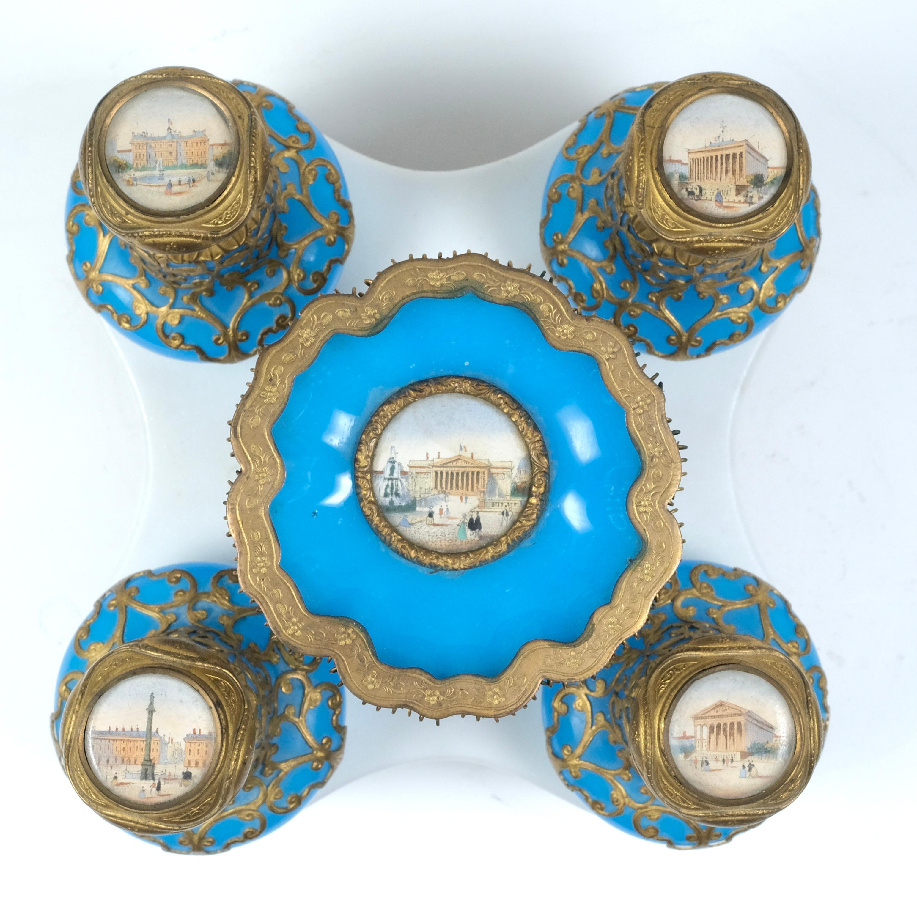 Francese Set di bottiglie di profumo French Opaline del XIX secolo in vendita