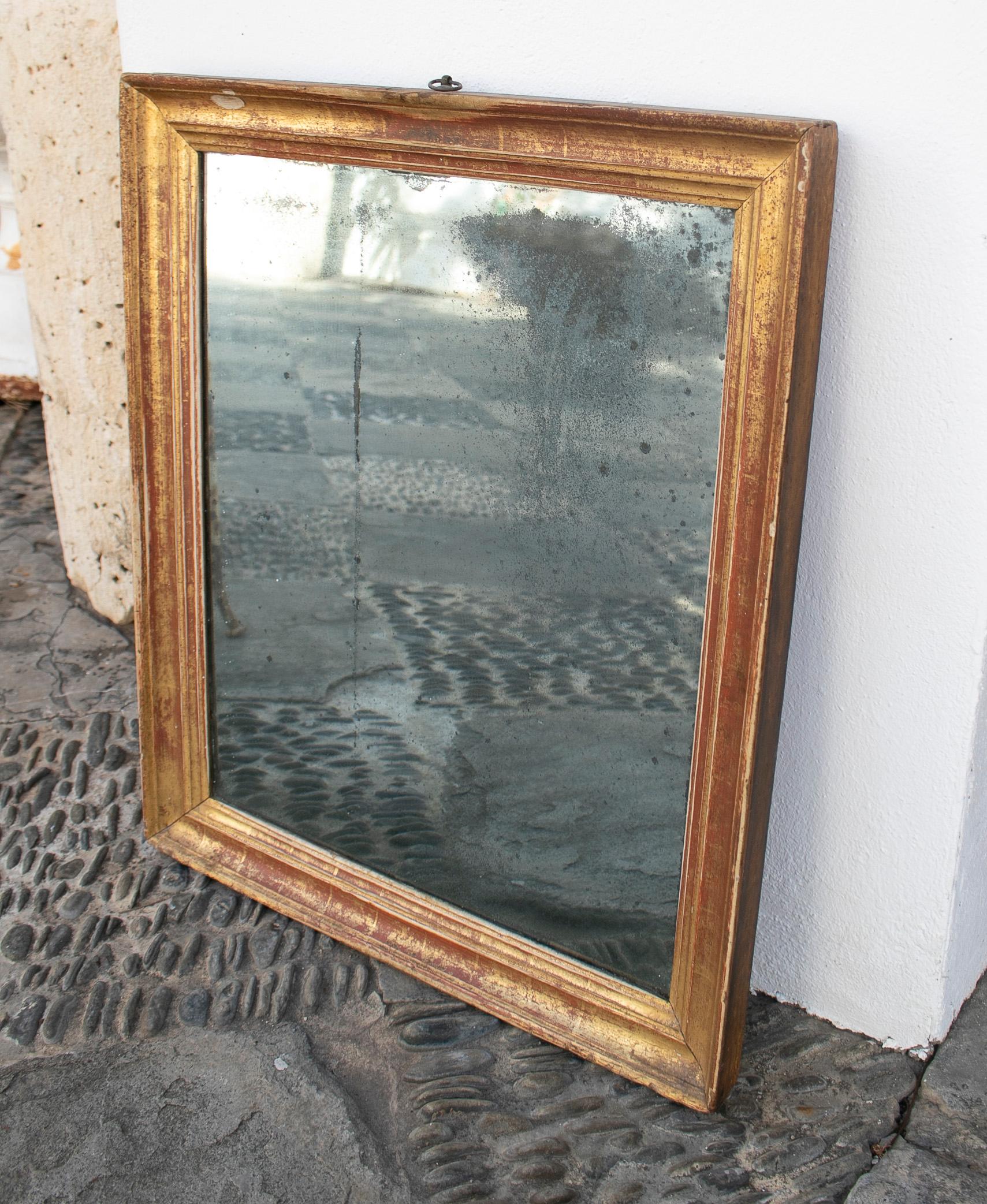 Miroir d'origine français du 19ème siècle avec cadre en bois doré Bon état - En vente à Marbella, ES
