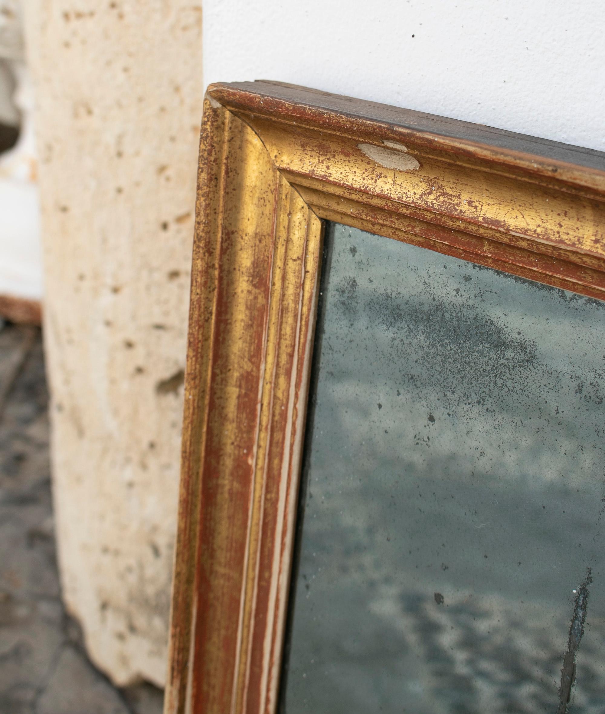 Miroir d'origine français du 19ème siècle avec cadre en bois doré en vente 1