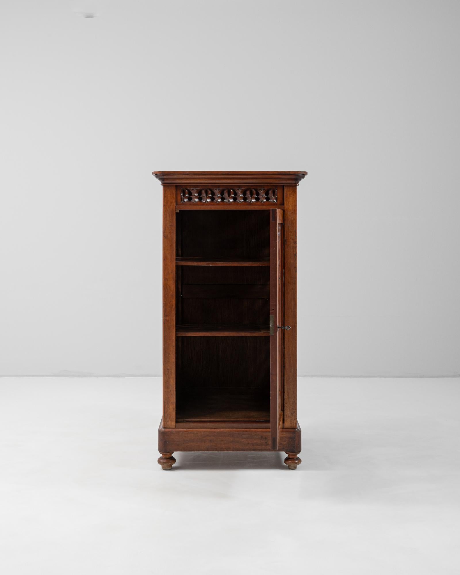 Francese Armadio in legno patinato originale francese del XIX secolo in vendita