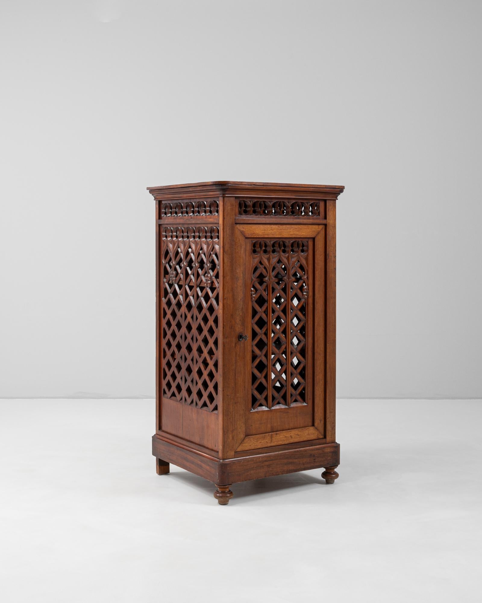 Legno Armadio in legno patinato originale francese del XIX secolo in vendita