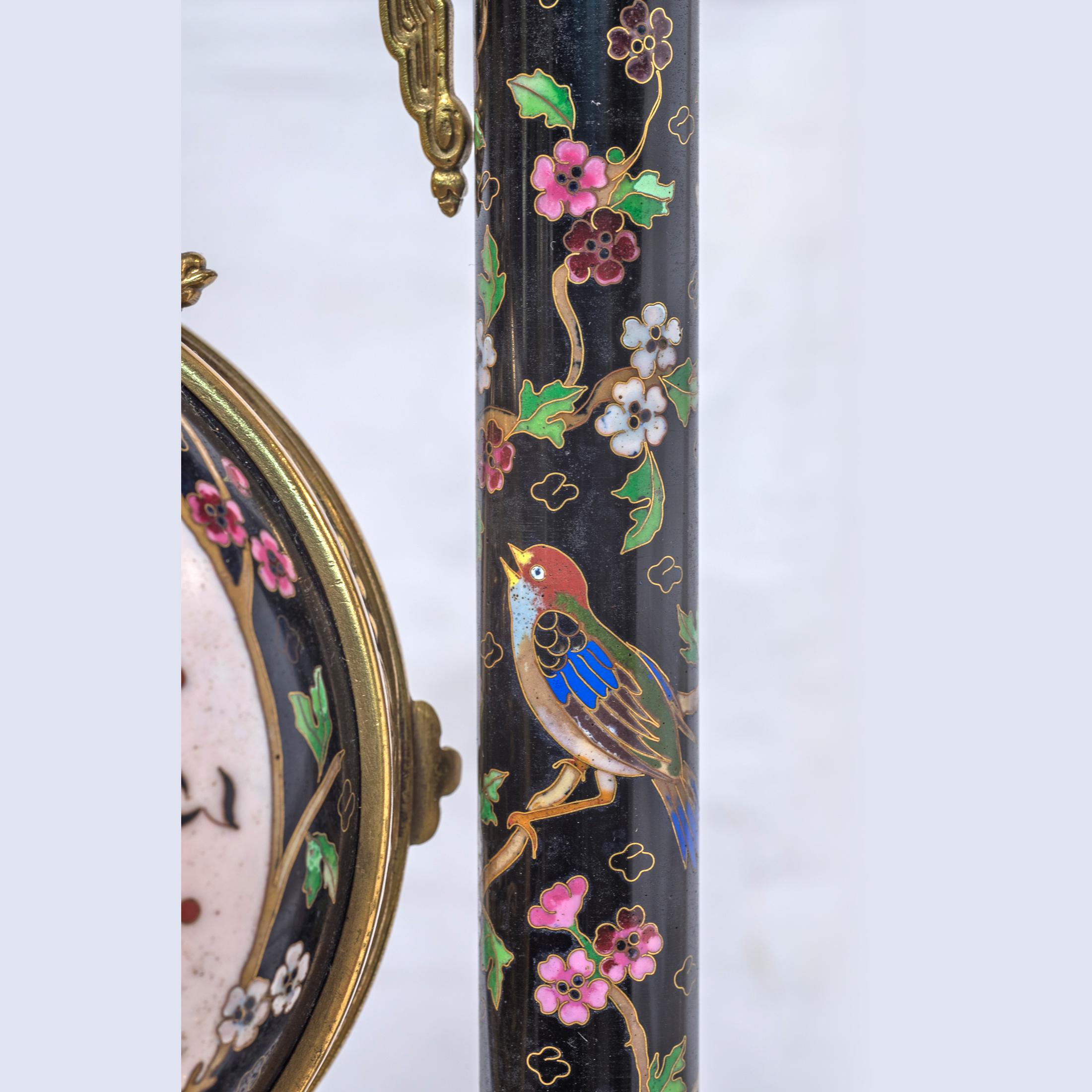 Ensemble d'horloge japonaise du 19ème siècle en bronze doré et émail cloisonné en vente 5