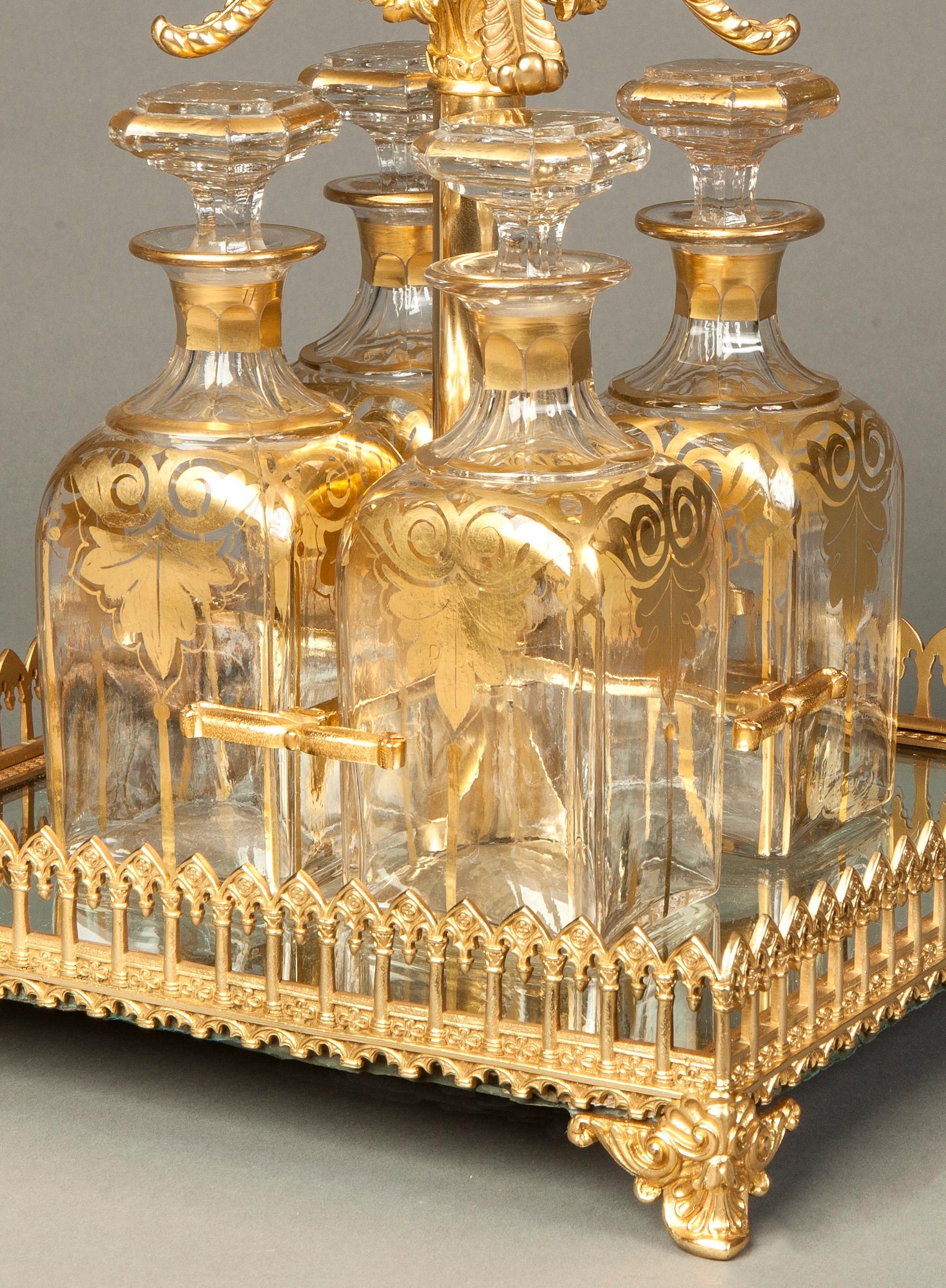 Français Ensemble de boissons françaises du 19ème siècle en bronze doré et cristal en vente