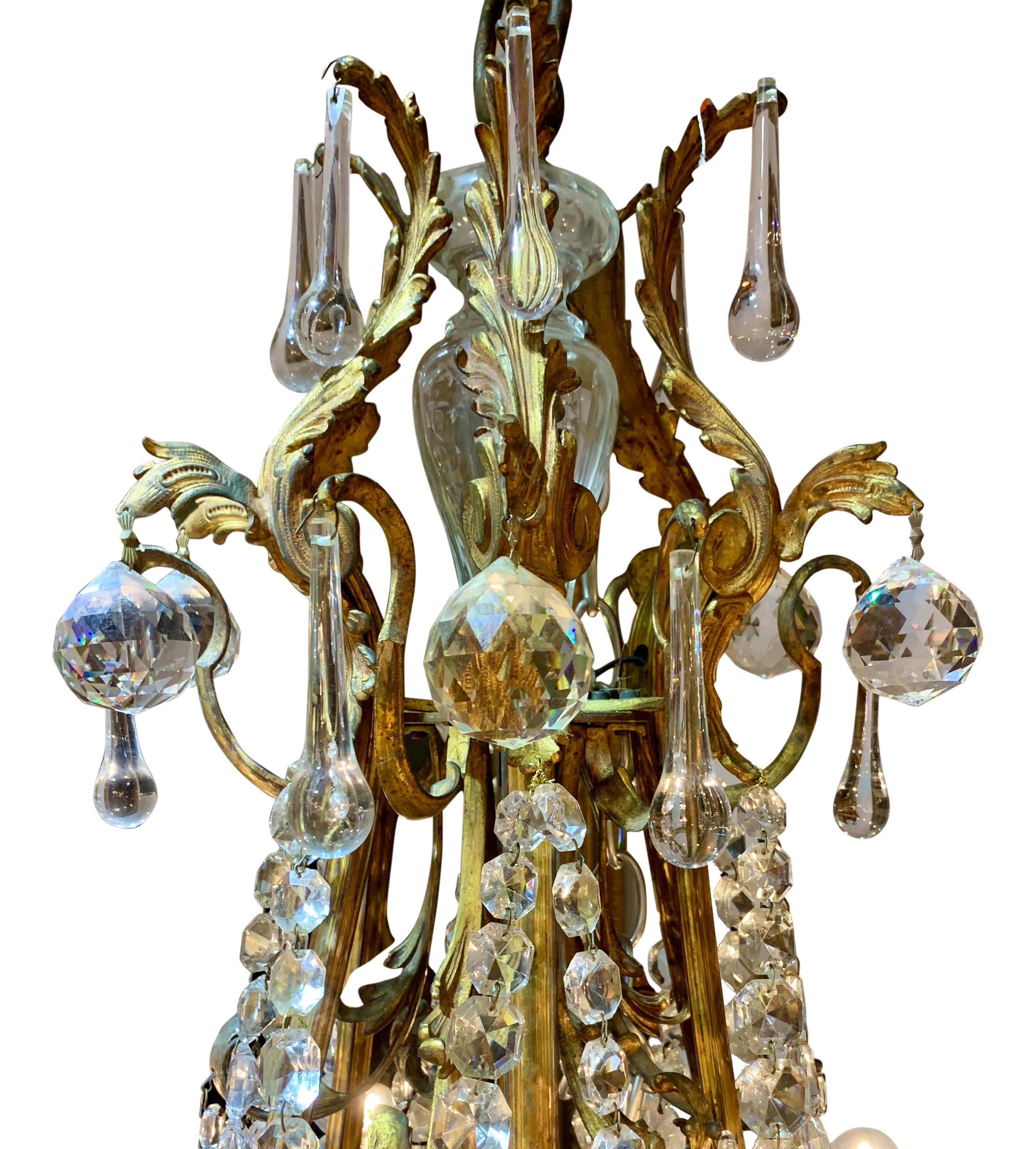 Französischer Marie Antoinette-Kronleuchter aus Goldbronze und Kristall aus dem 19. Jahrhundert im Zustand „Gut“ im Angebot in Los Angeles, CA