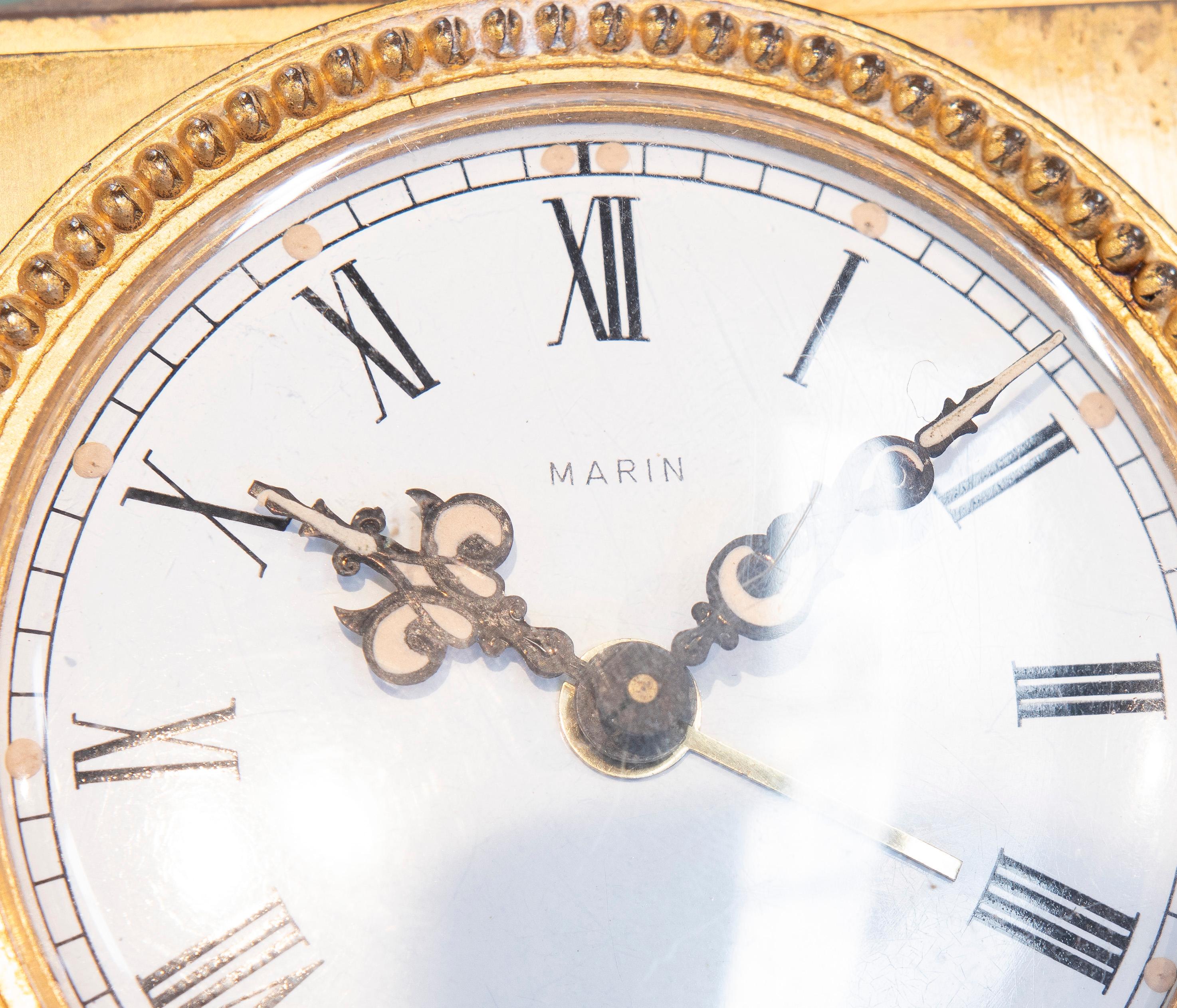 Horloge de table française du 19ème siècle en bronze doré et or doré « bronze doré » en vente 4
