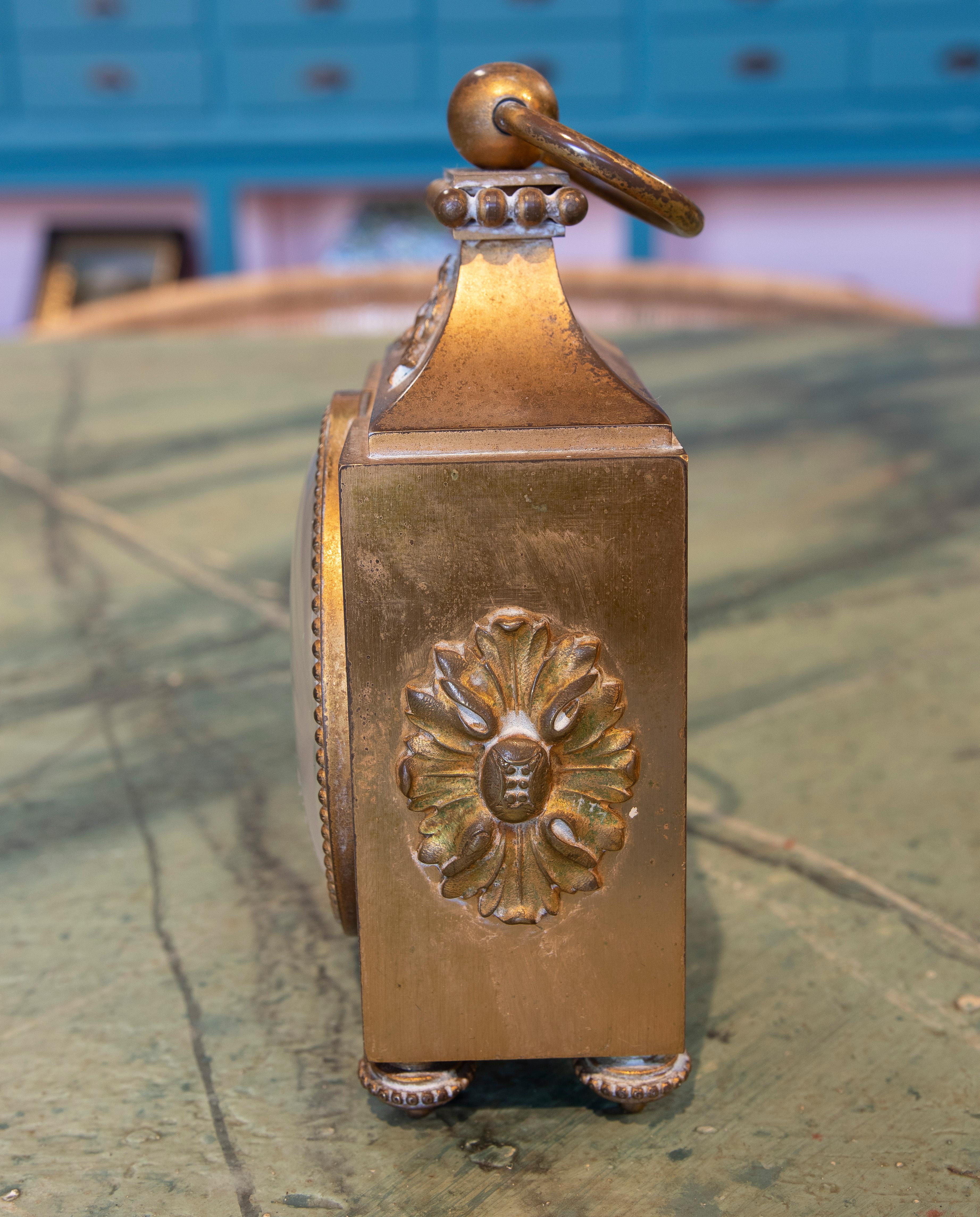 Französische Gold vergoldete Bronze-Tischuhr aus dem 19. Jahrhundert, Goldbronze „Bronze Dor“ im Zustand „Gut“ im Angebot in Marbella, ES