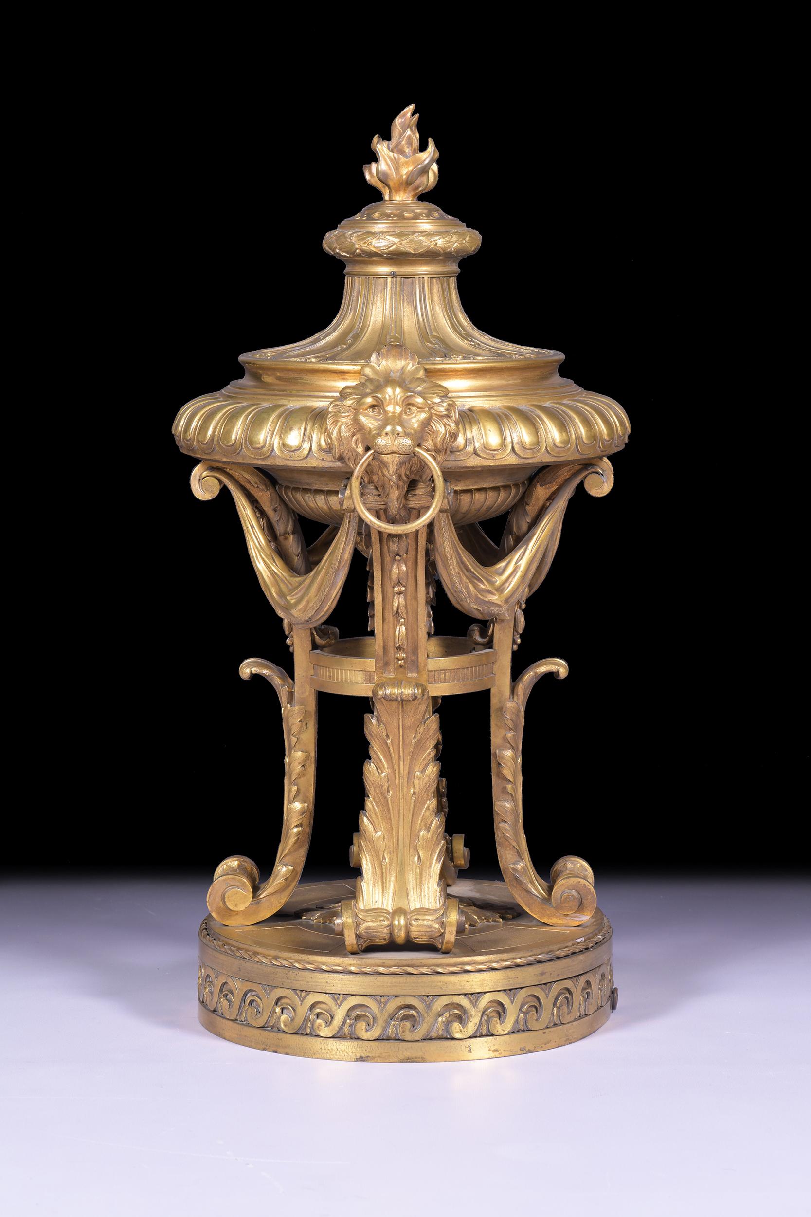 Français Centre de table en bronze doré français du 19ème siècle de style Louis XVI en vente