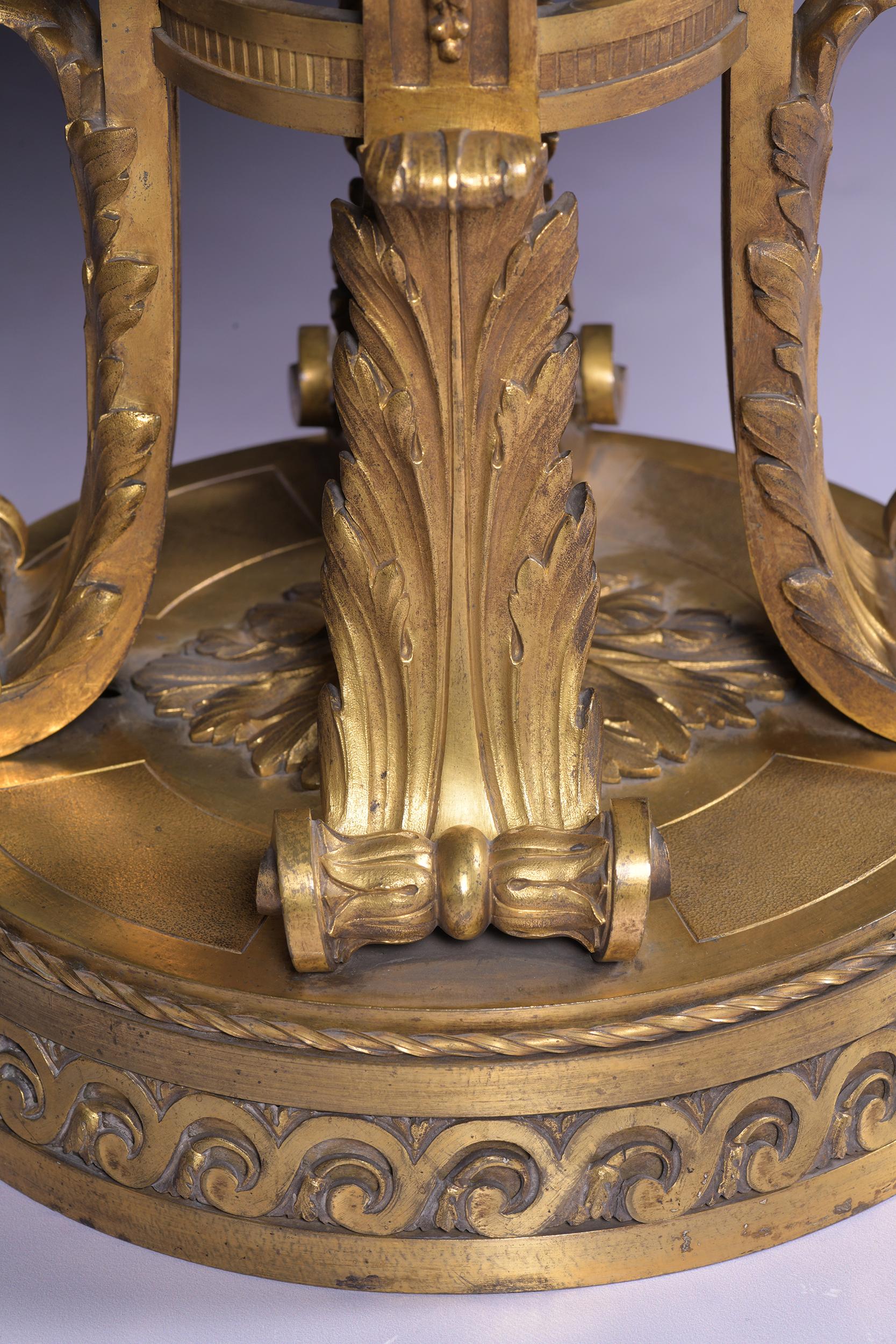 Centre de table en bronze doré français du 19ème siècle de style Louis XVI en vente 1