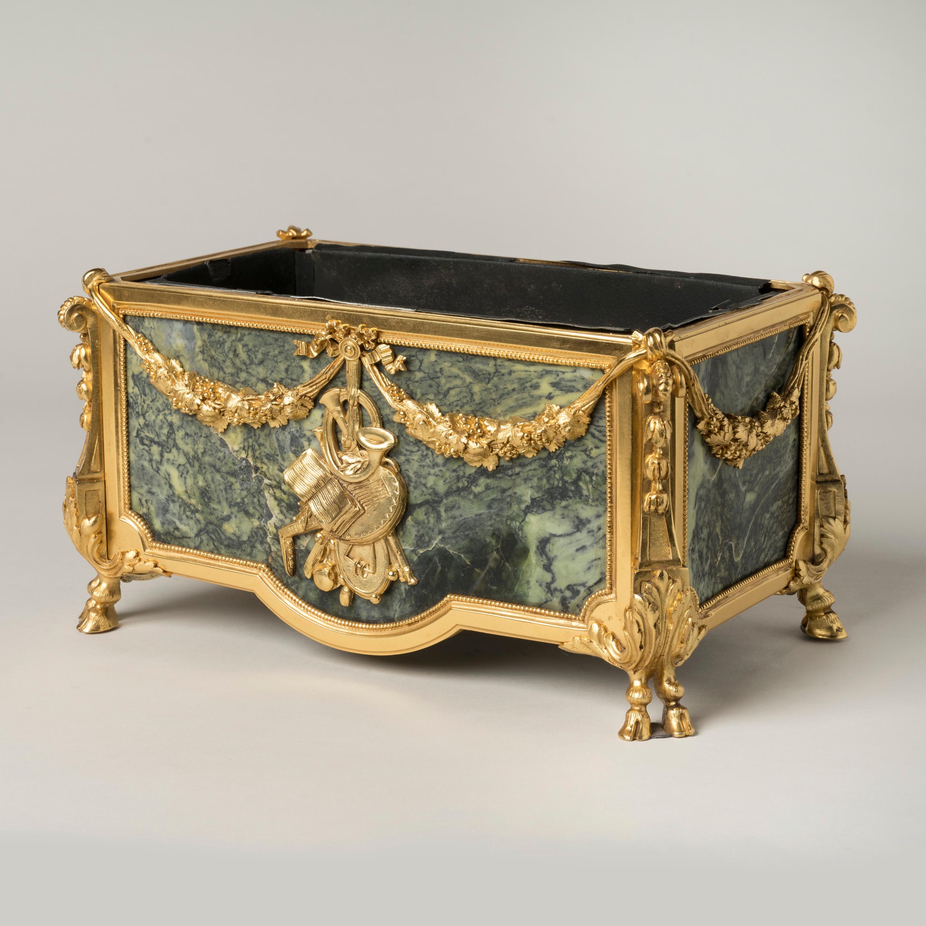 Jardinière francese del XIX secolo in ormolu e marmo verde in stile Luigi XVI in vendita 1