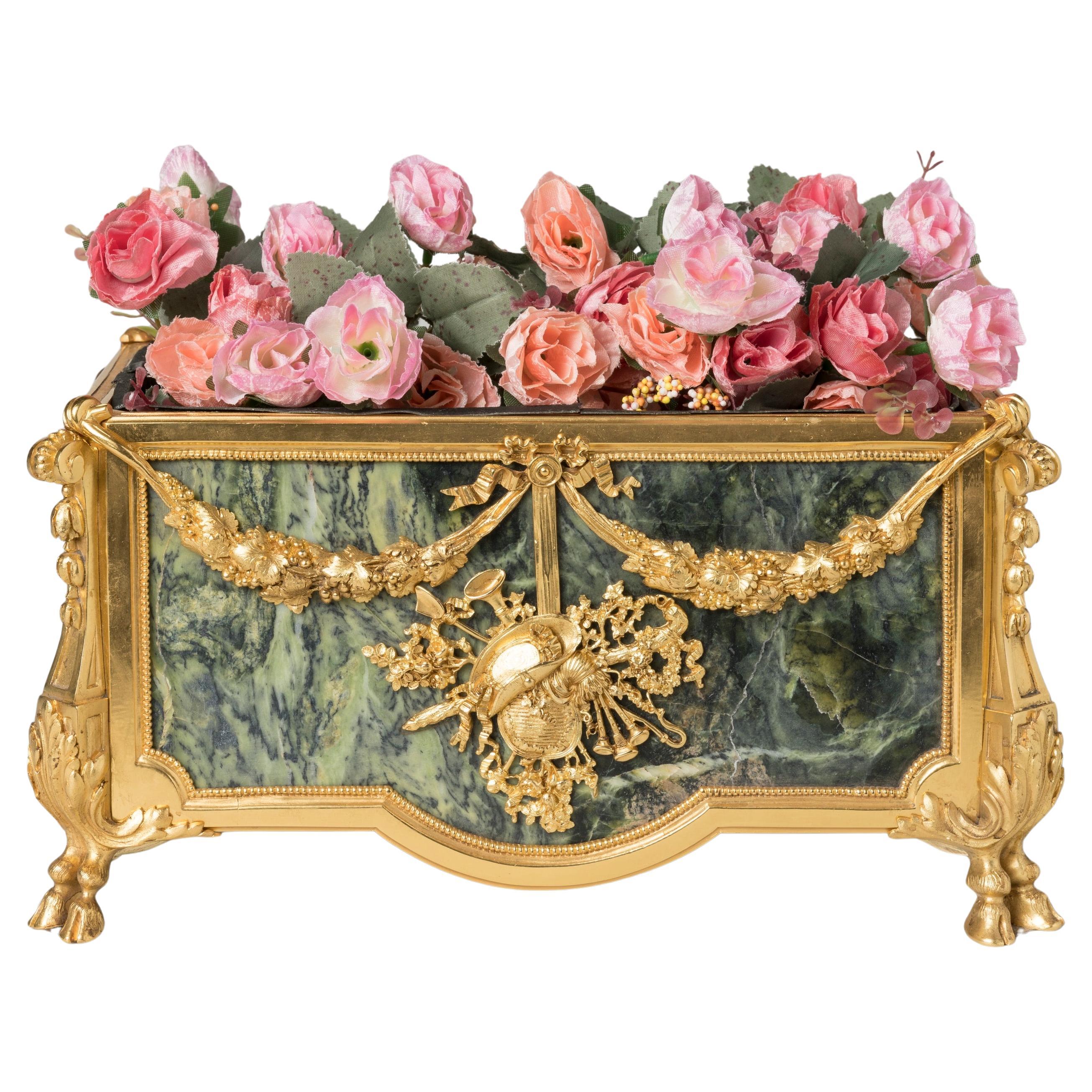 Jardinière francese del XIX secolo in ormolu e marmo verde in stile Luigi XVI in vendita