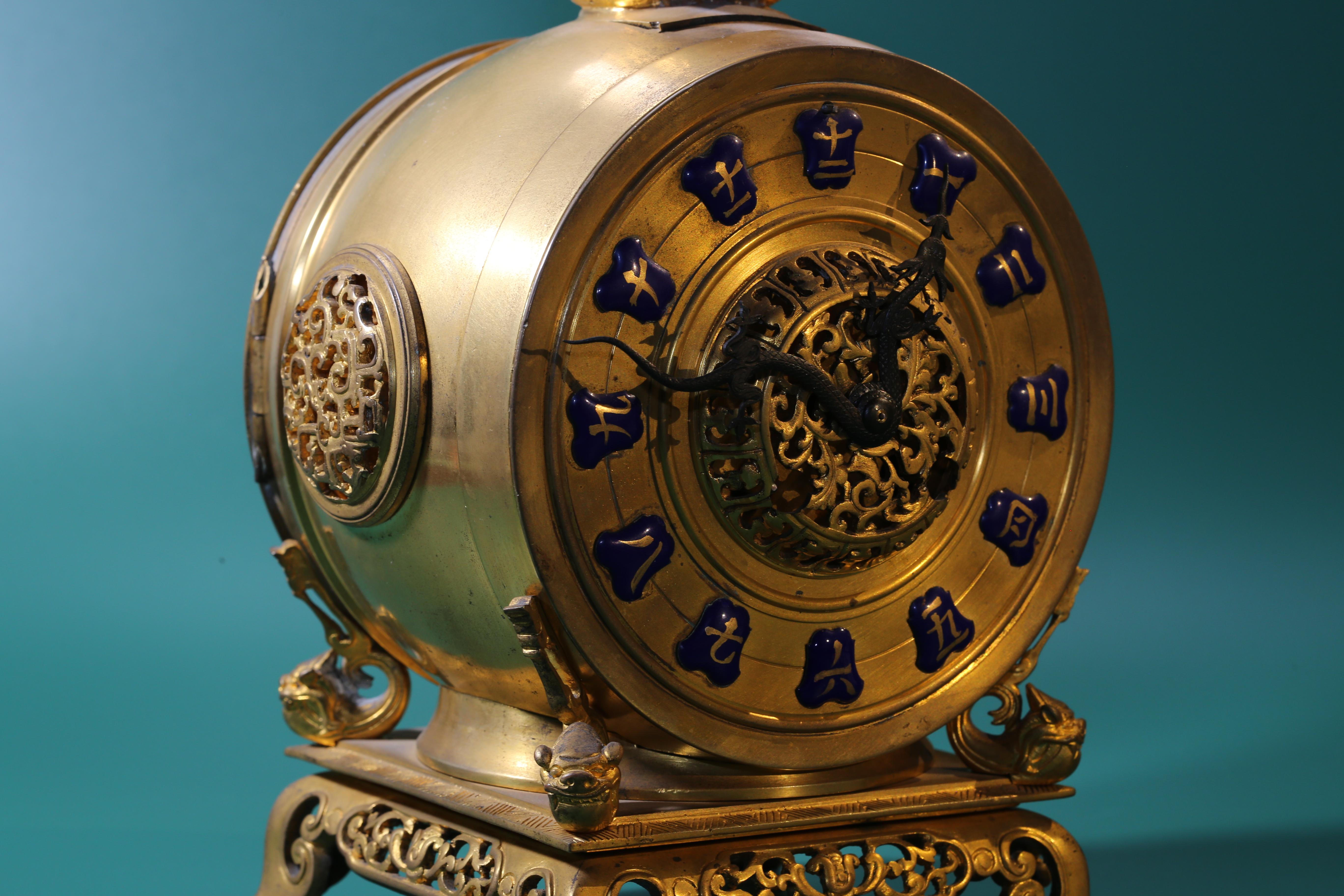 Französische Goldbronze-Kaminuhr des 19. Jahrhunderts, Christie's 2014 Auktion im Zustand „Gut“ im Angebot in Vaughan, ON