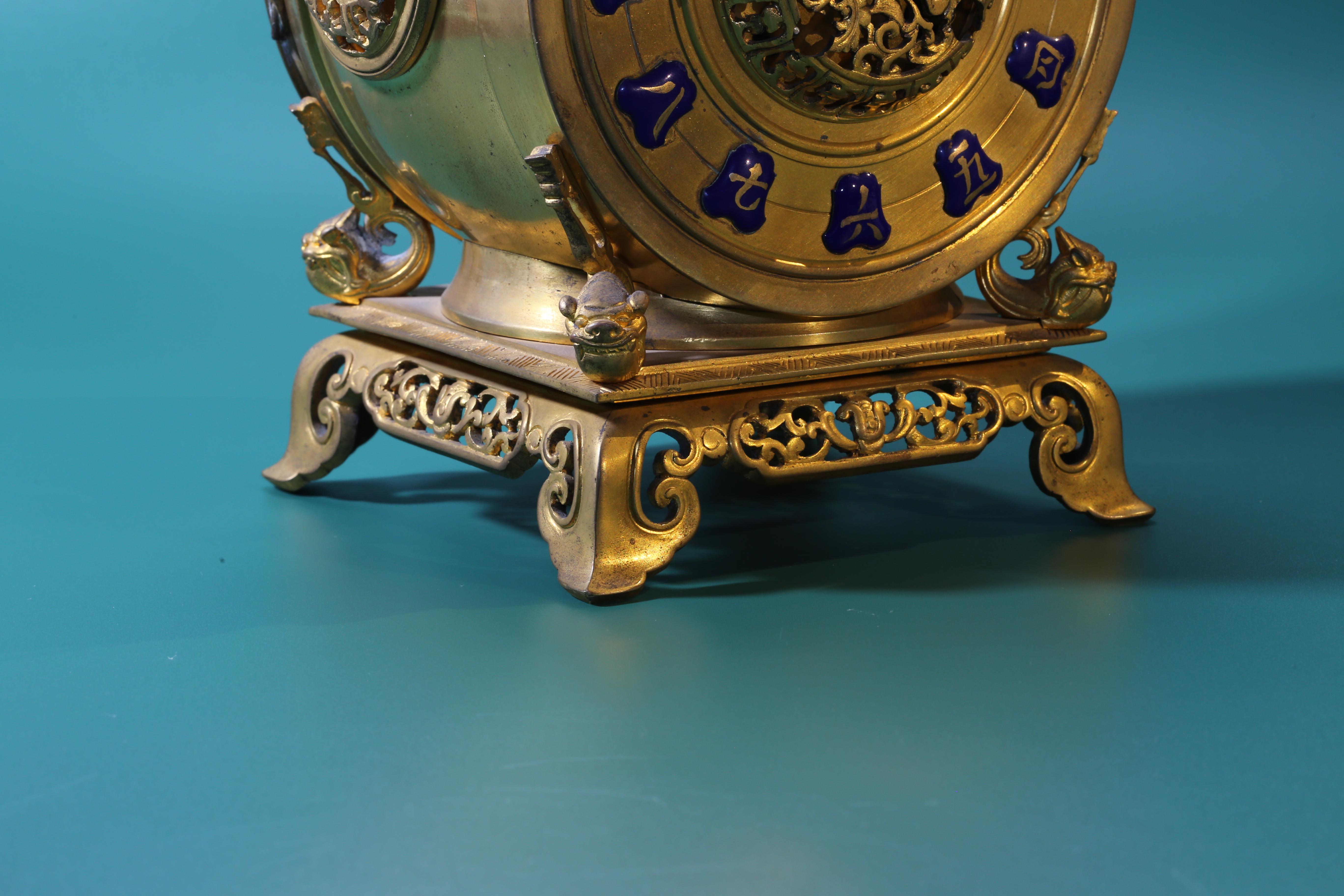 Französische Goldbronze-Kaminuhr des 19. Jahrhunderts, Christie's 2014 Auktion (Bronze) im Angebot