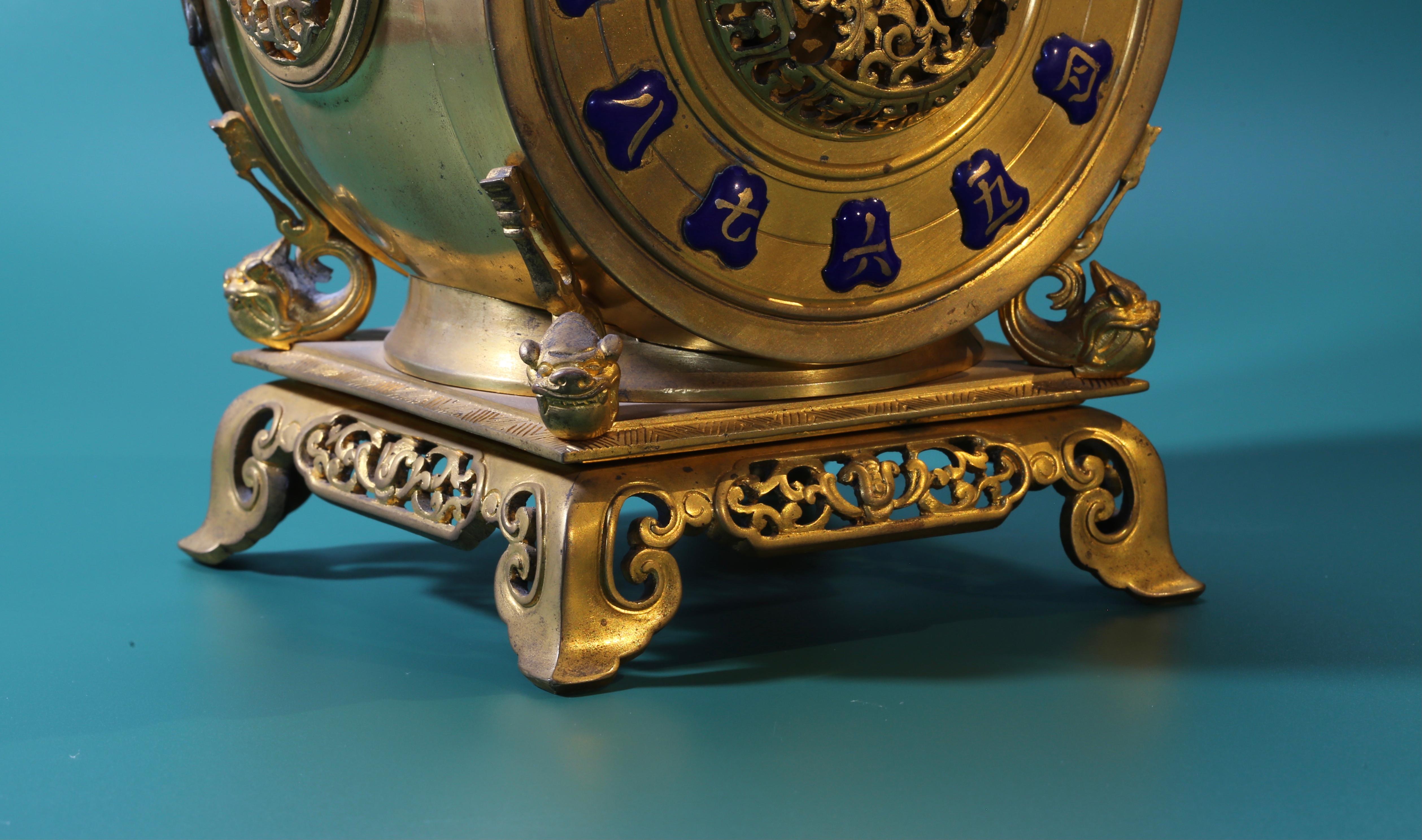 Französische Goldbronze-Kaminuhr des 19. Jahrhunderts, Christie's 2014 Auktion im Angebot 1