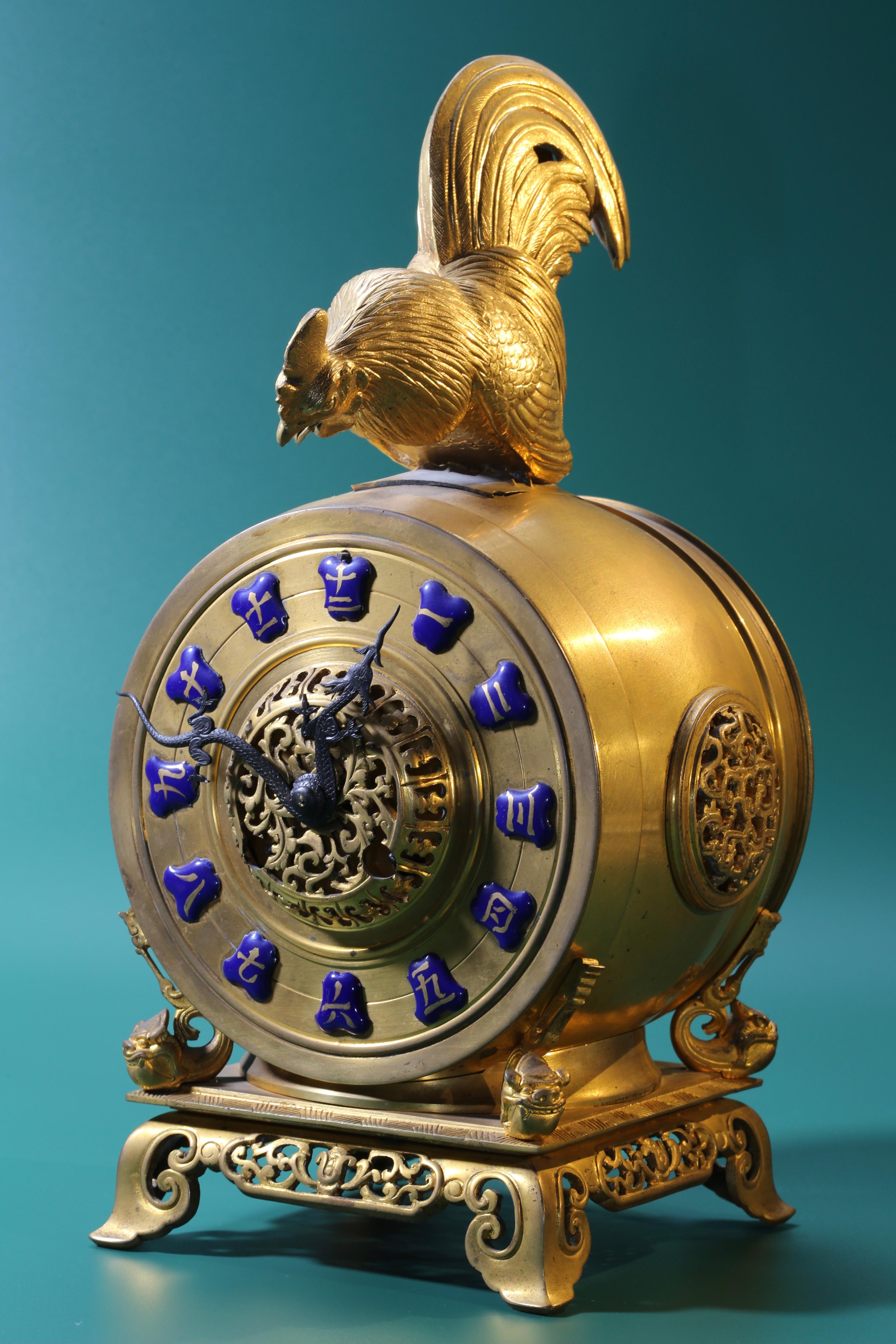 Französische Goldbronze-Kaminuhr des 19. Jahrhunderts, Christie's 2014 Auktion im Angebot 3