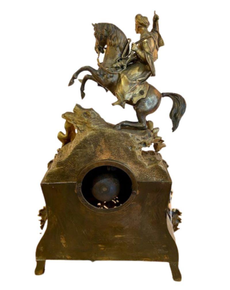 Französische Goldbronze-Kaminuhr des 19. Jahrhunderts mit orientalischem Motiv im Angebot 2